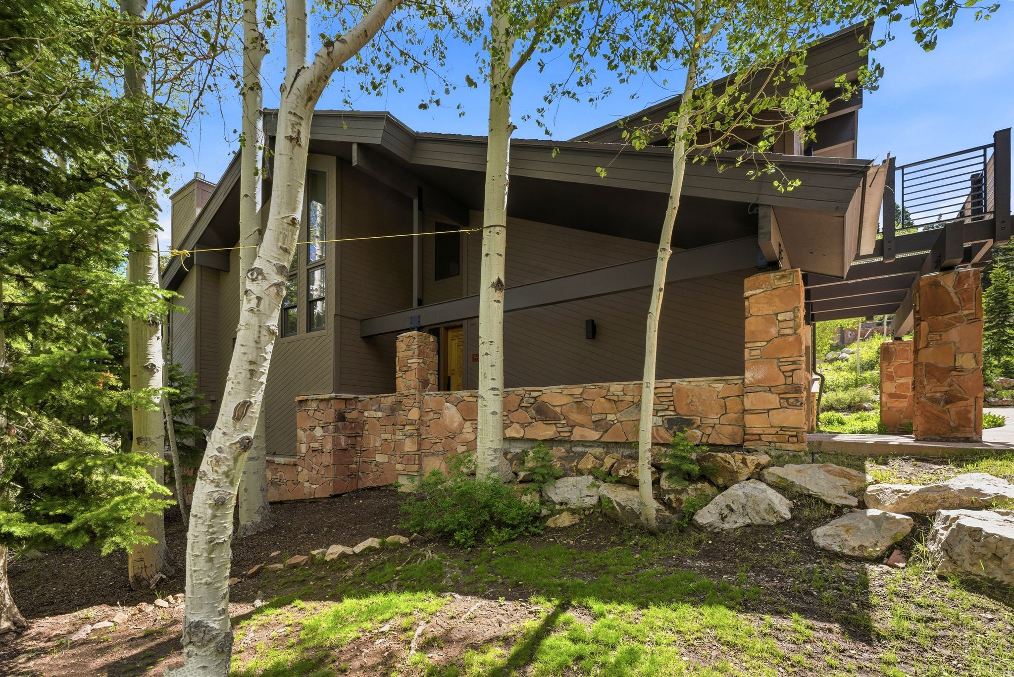 main property photo 40