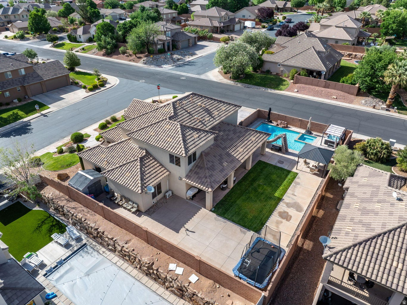 main property photo 50