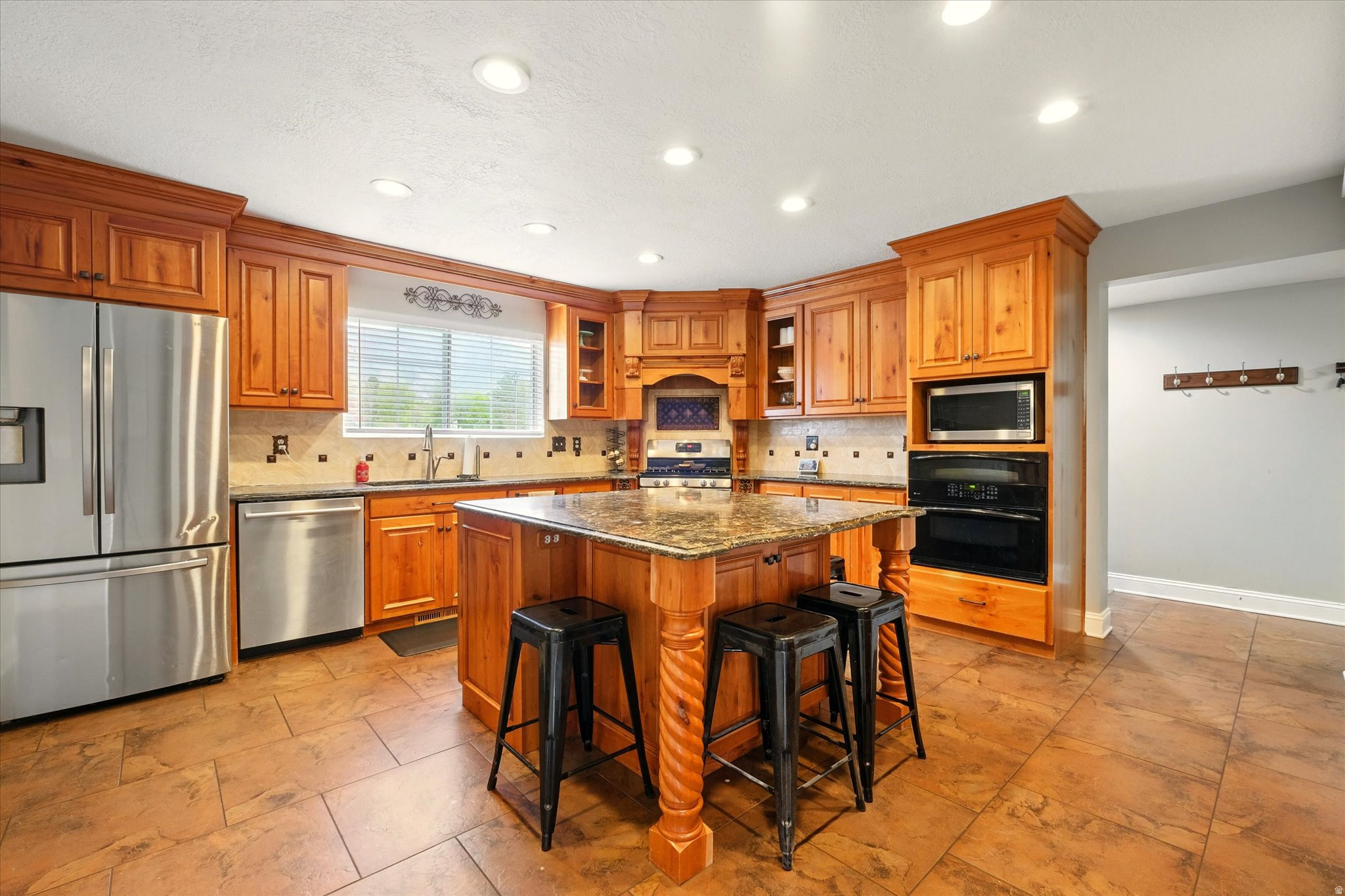 main property photo 90