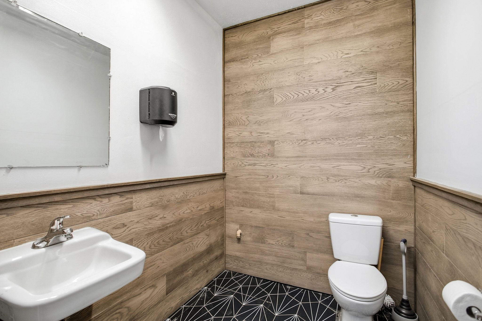 main property photo 28