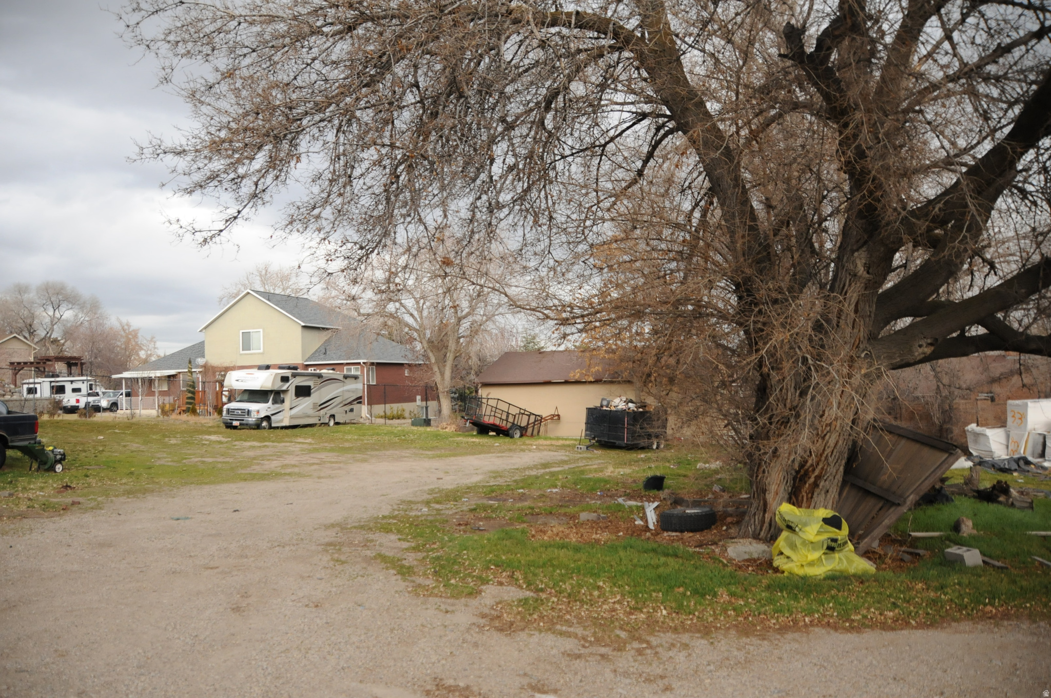 main property photo 37
