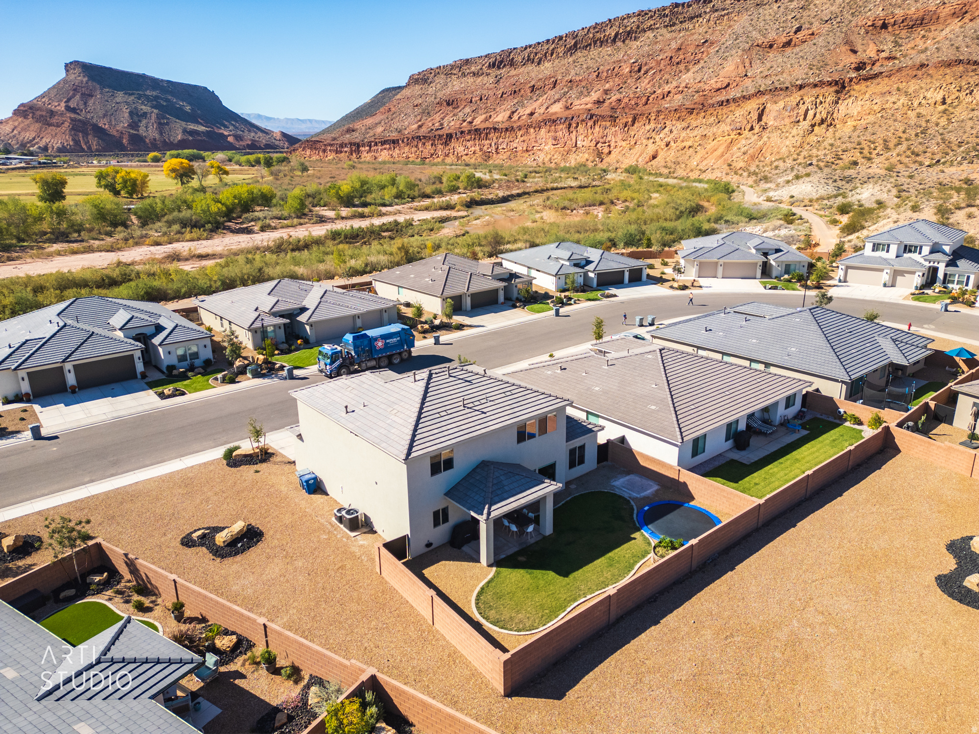 main property photo 30
