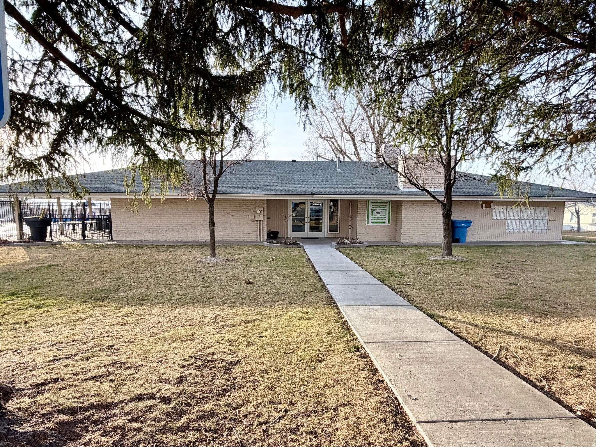 main property photo 28