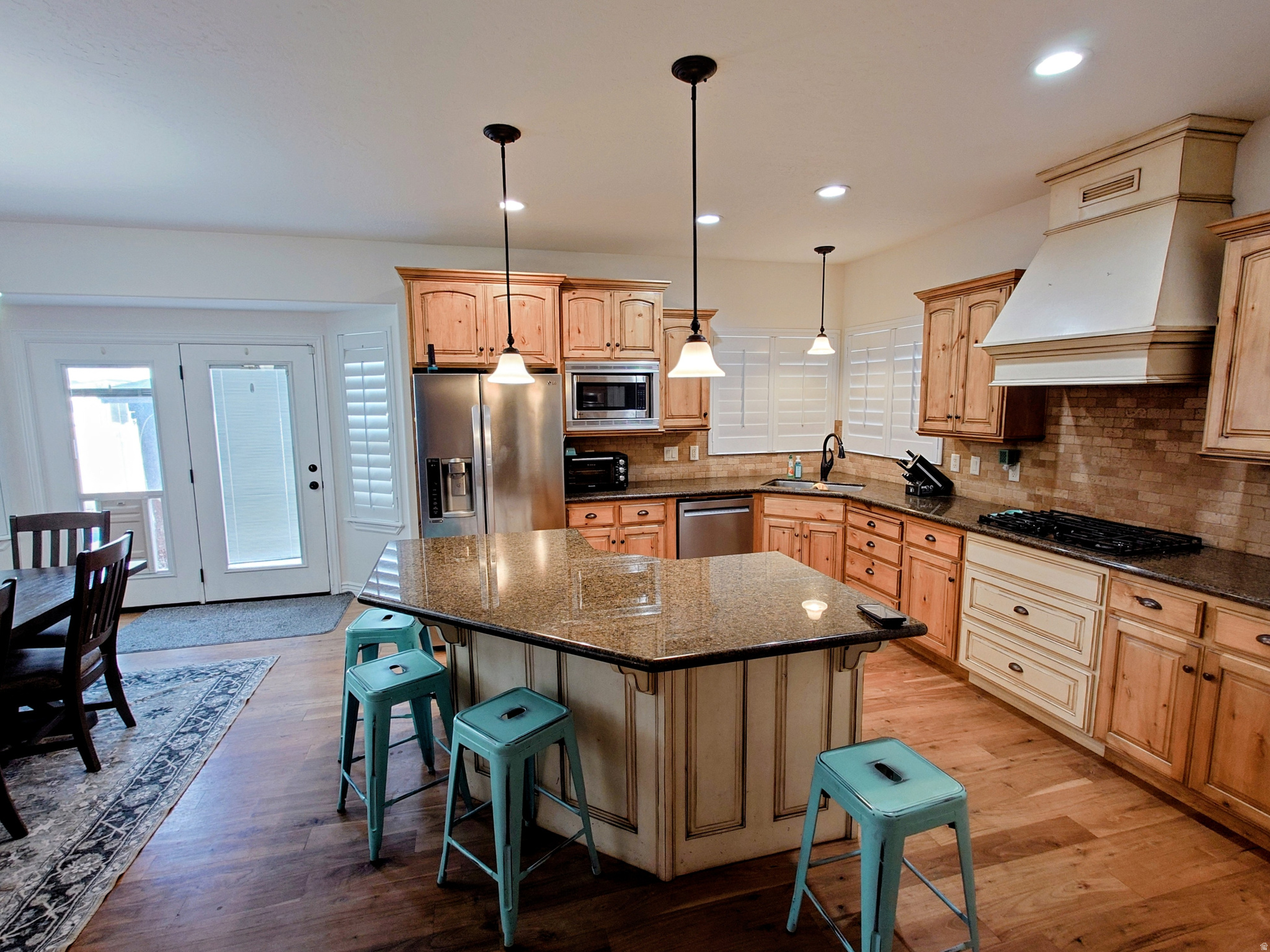 main property photo 6