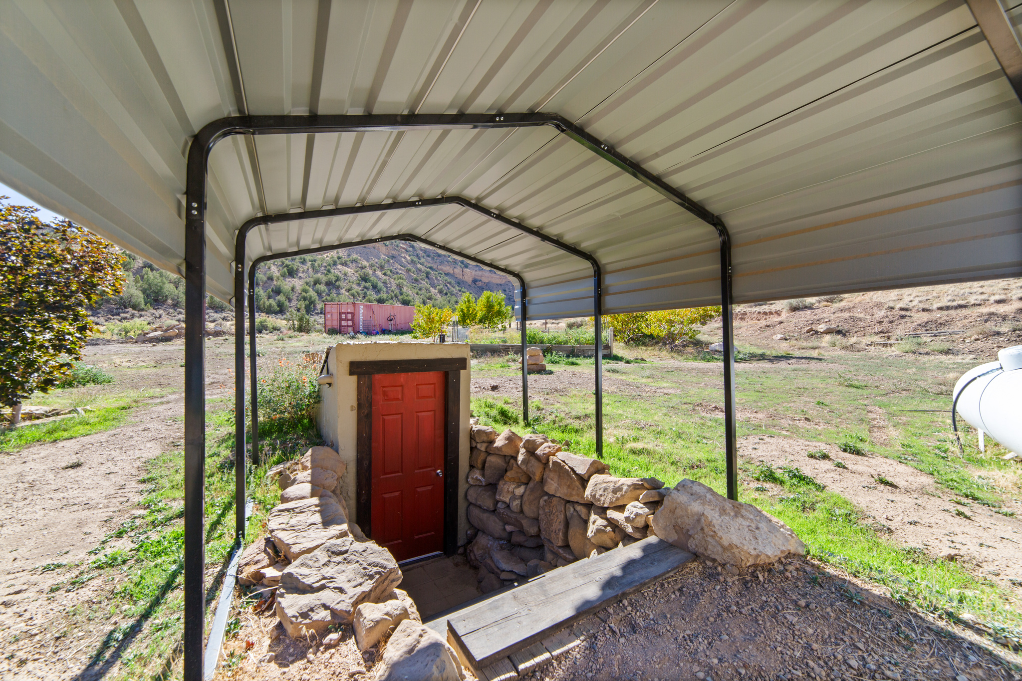 main property photo 30
