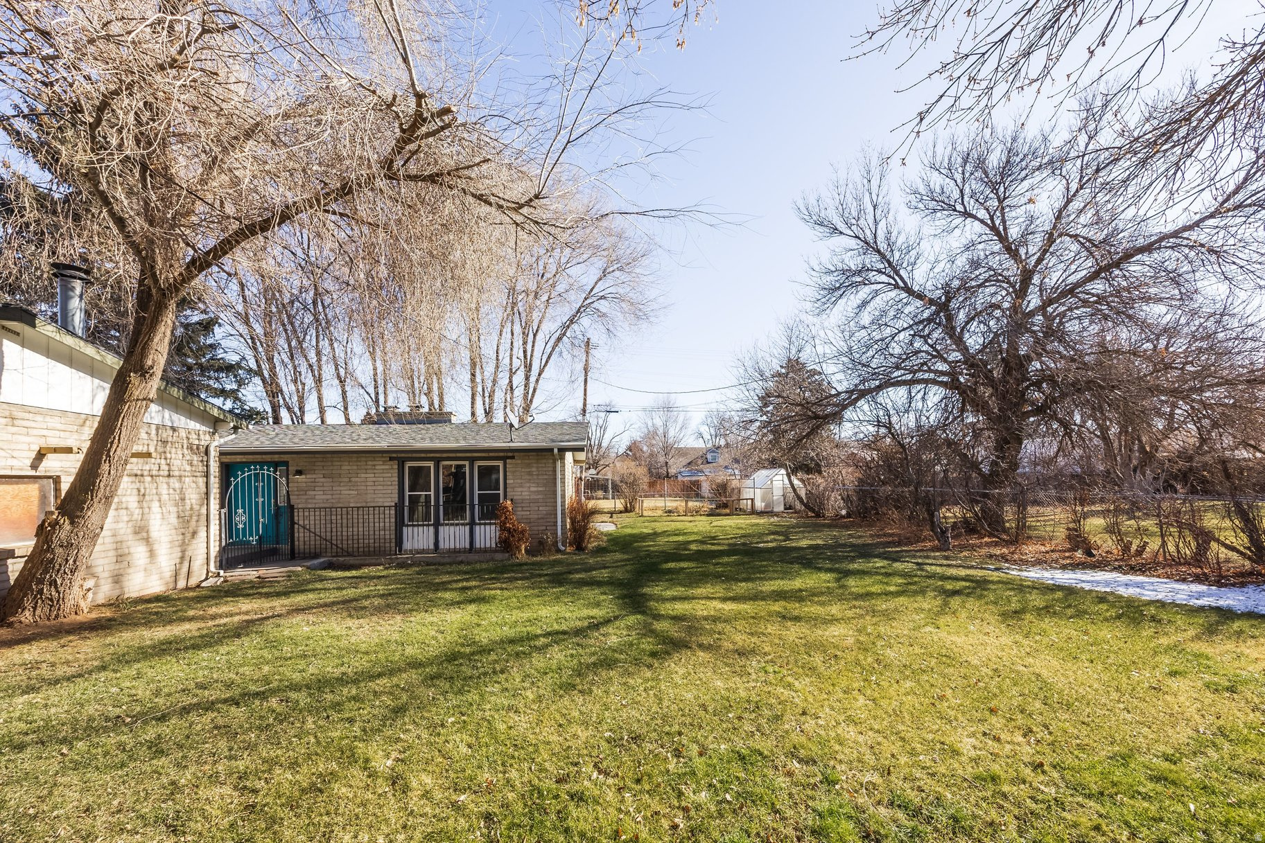 main property photo 40