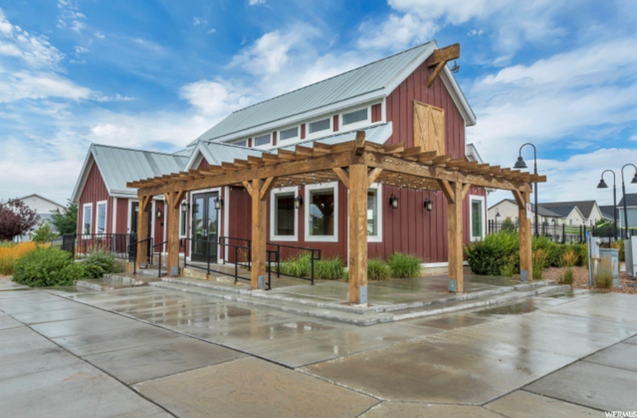 main property photo 18
