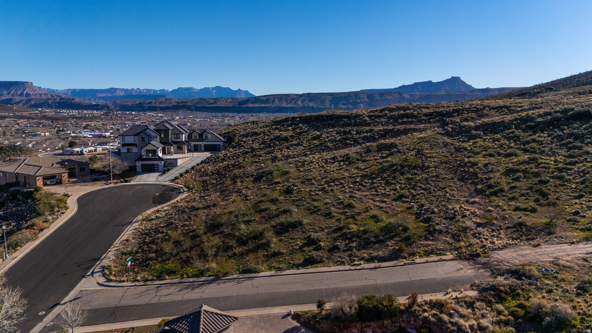 main property photo 7