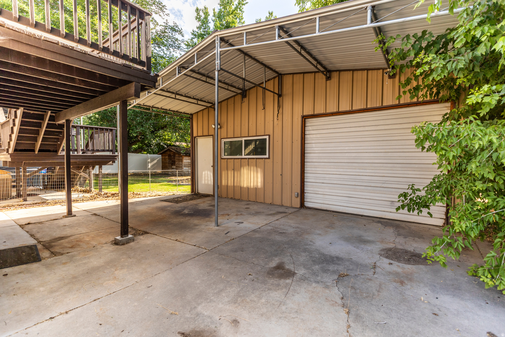 main property photo 23