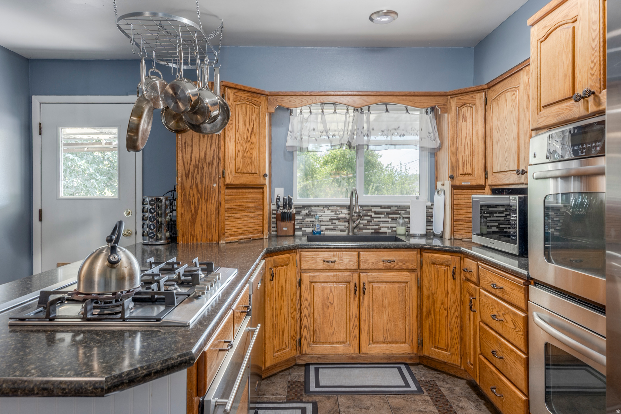 main property photo 8
