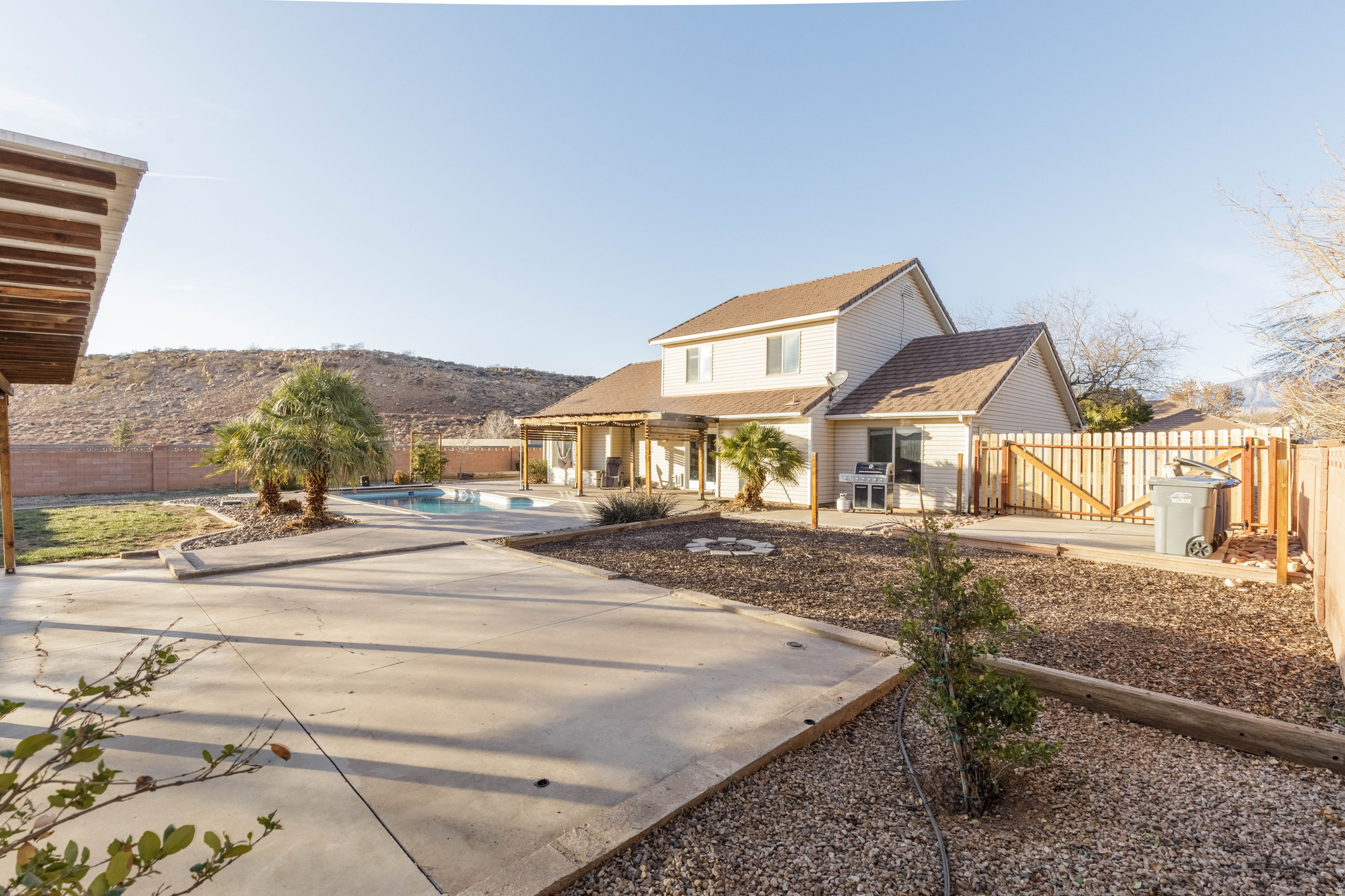main property photo 32
