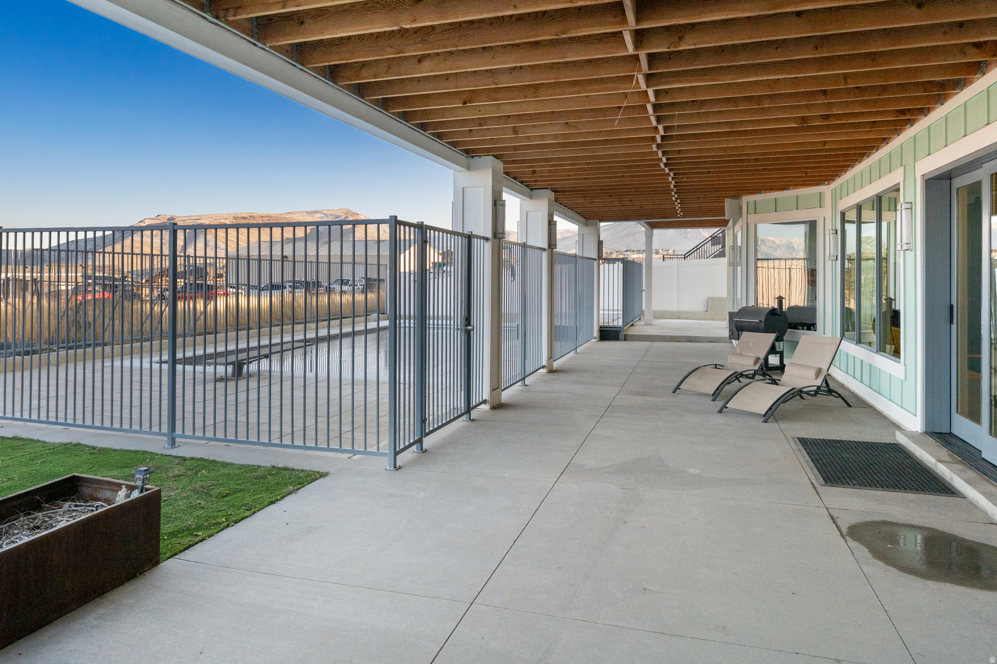 main property photo 13