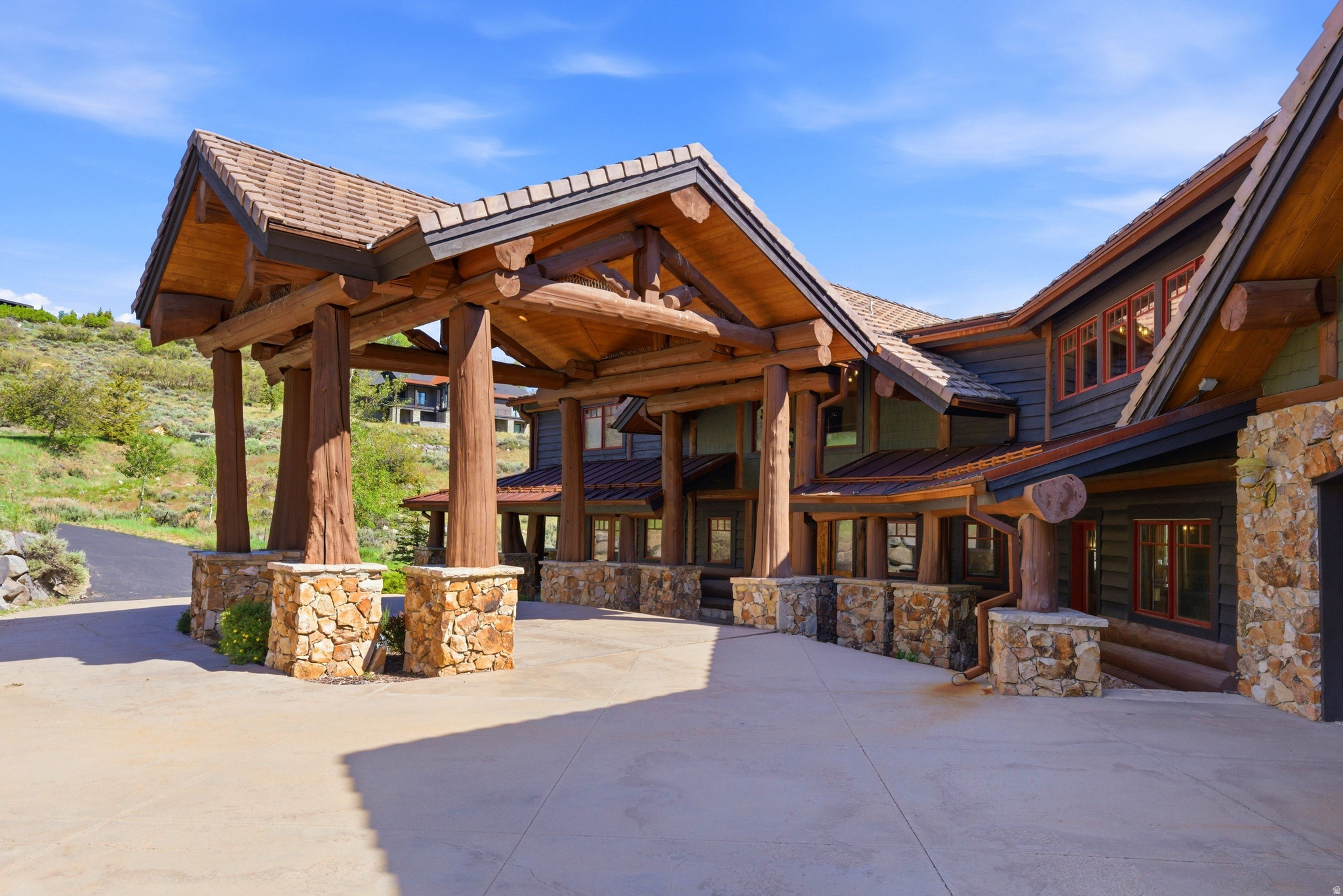 main property photo 2