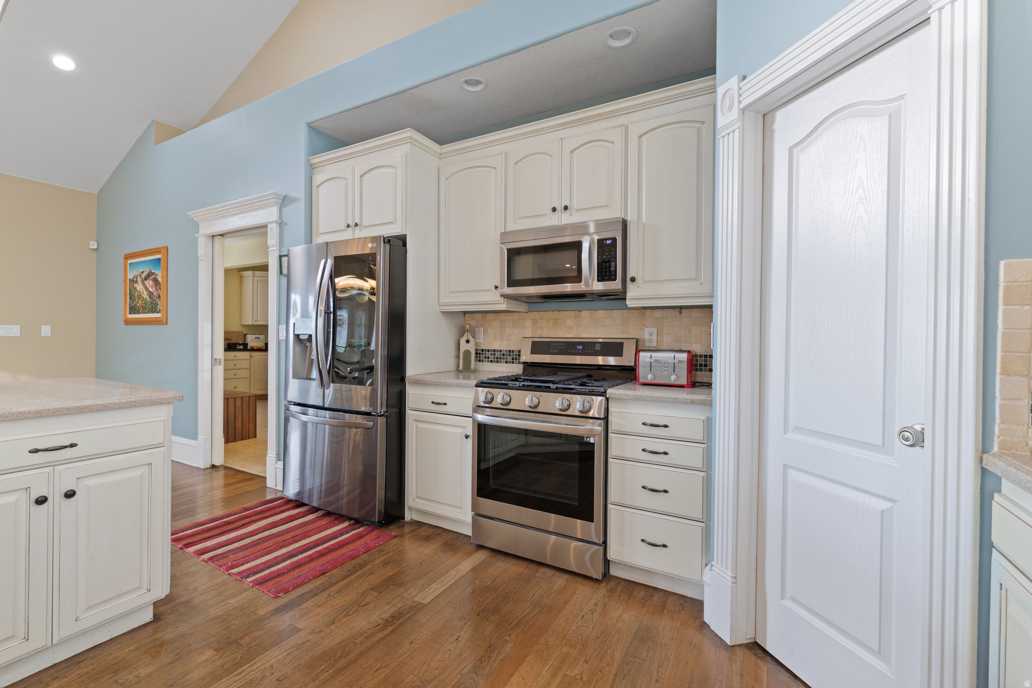 main property photo 13