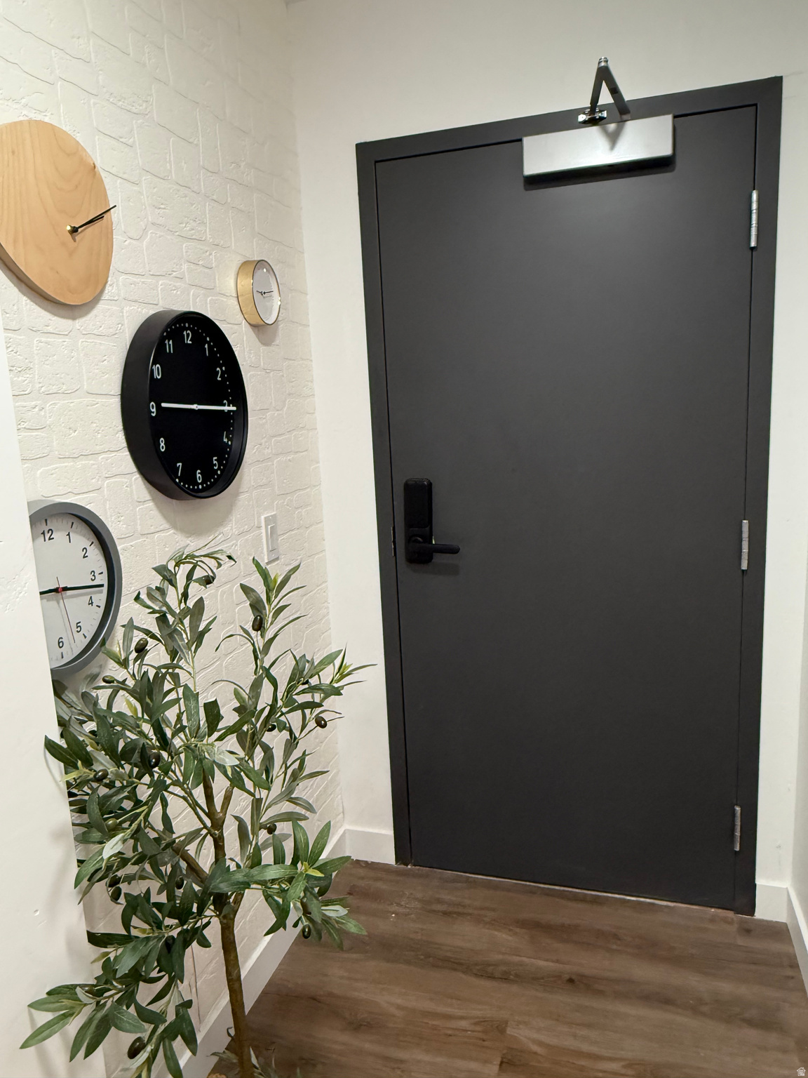main property photo 10