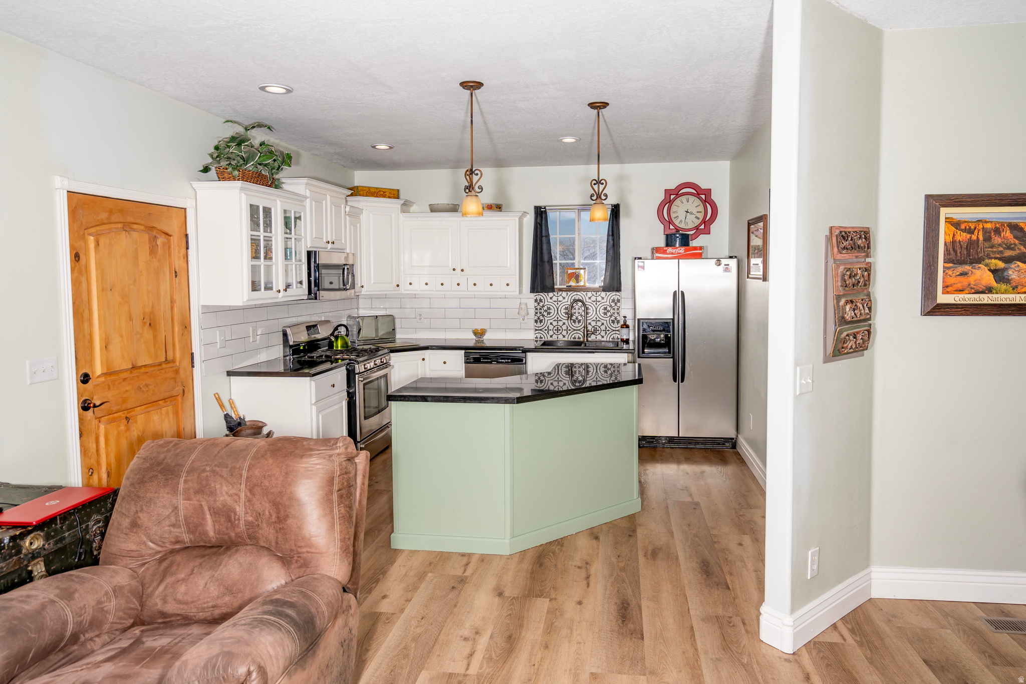 main property photo 28
