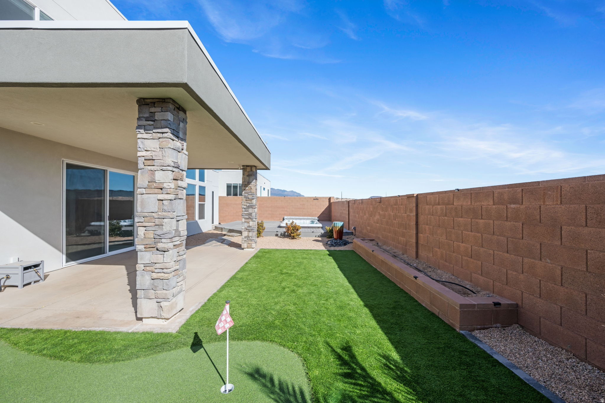 main property photo 28