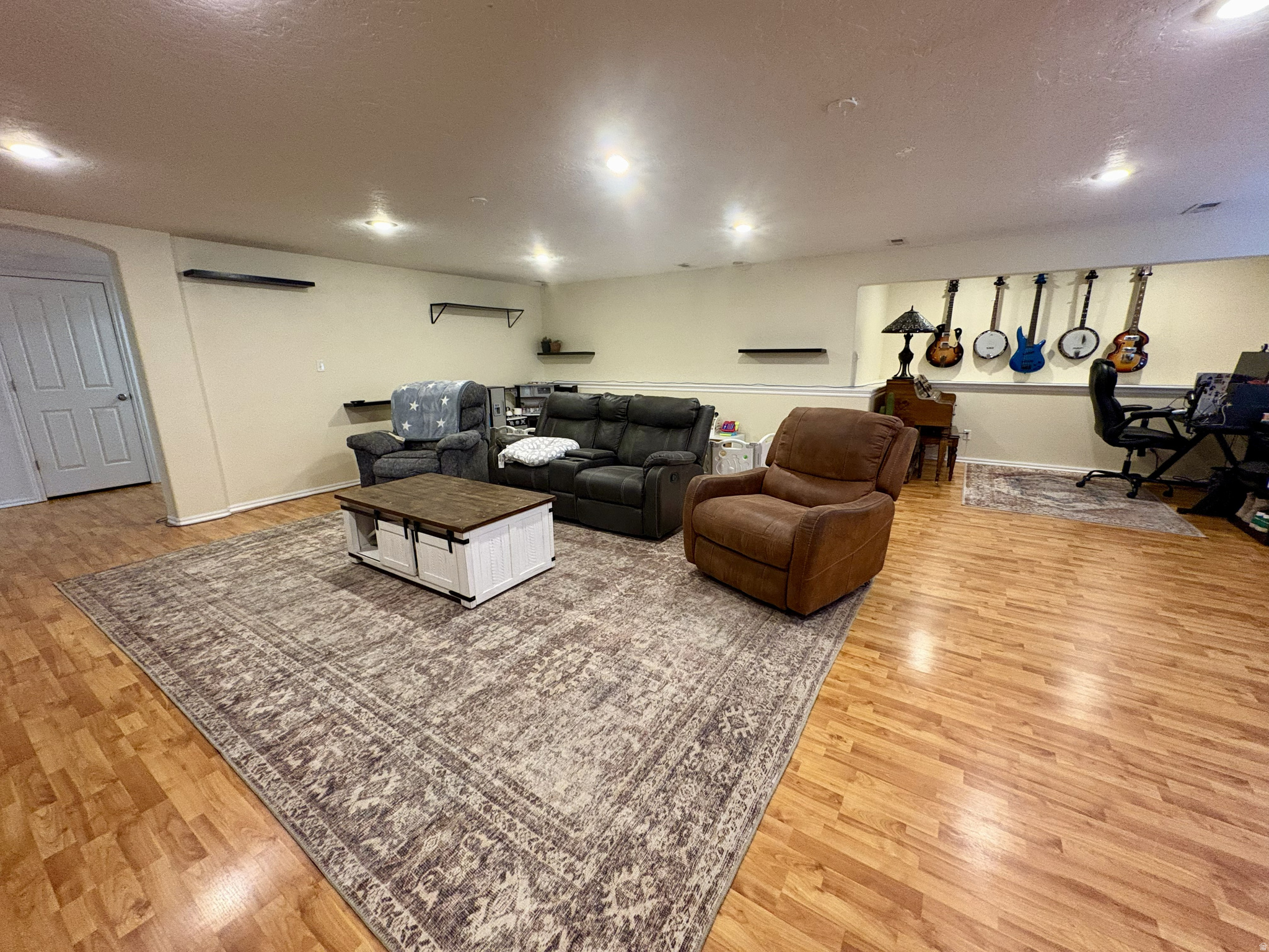 main property photo 16