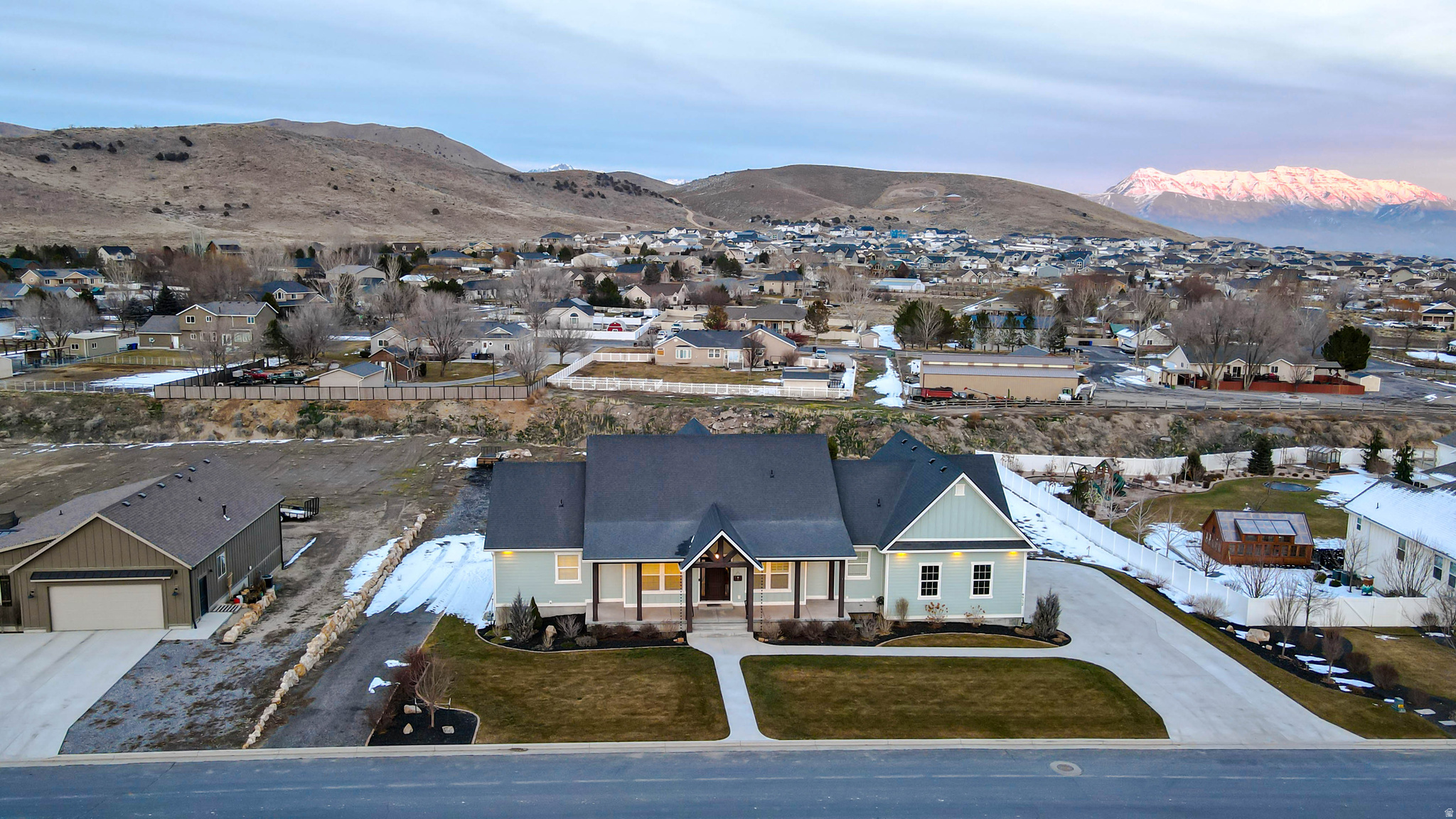 main property photo 11