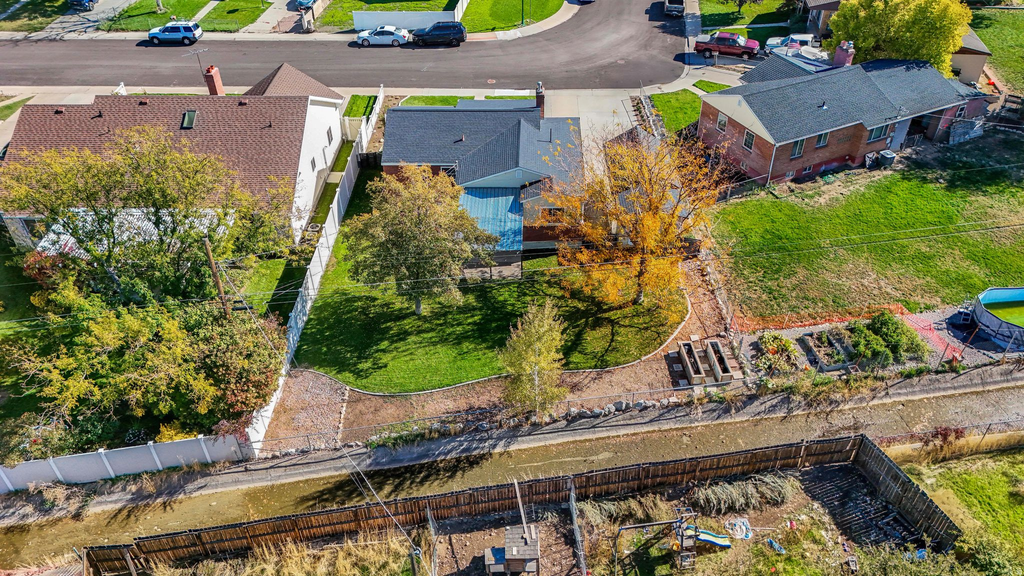 main property photo 23