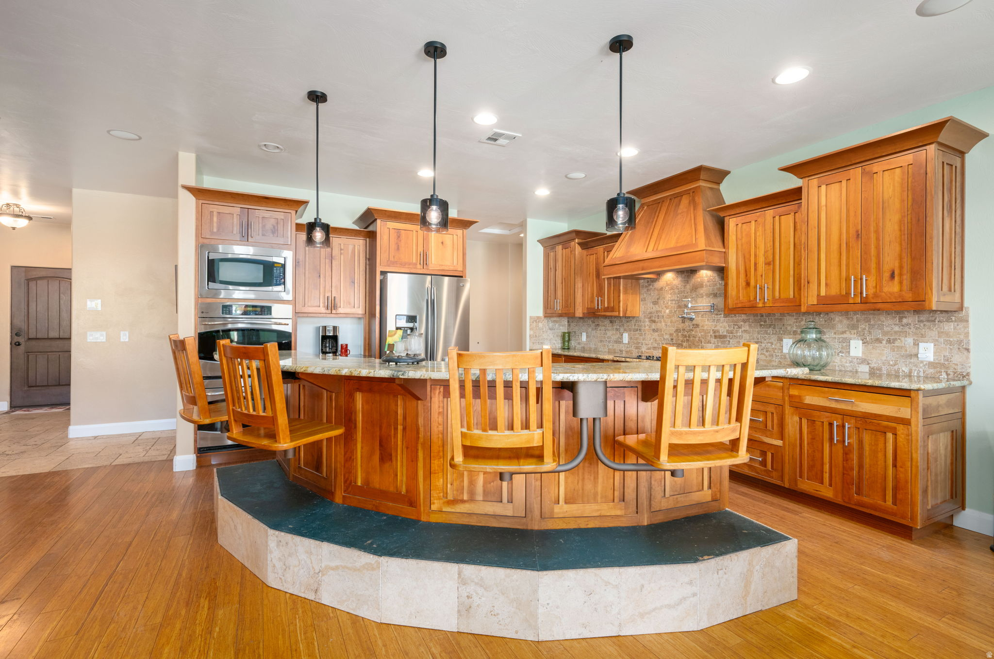 main property photo 14