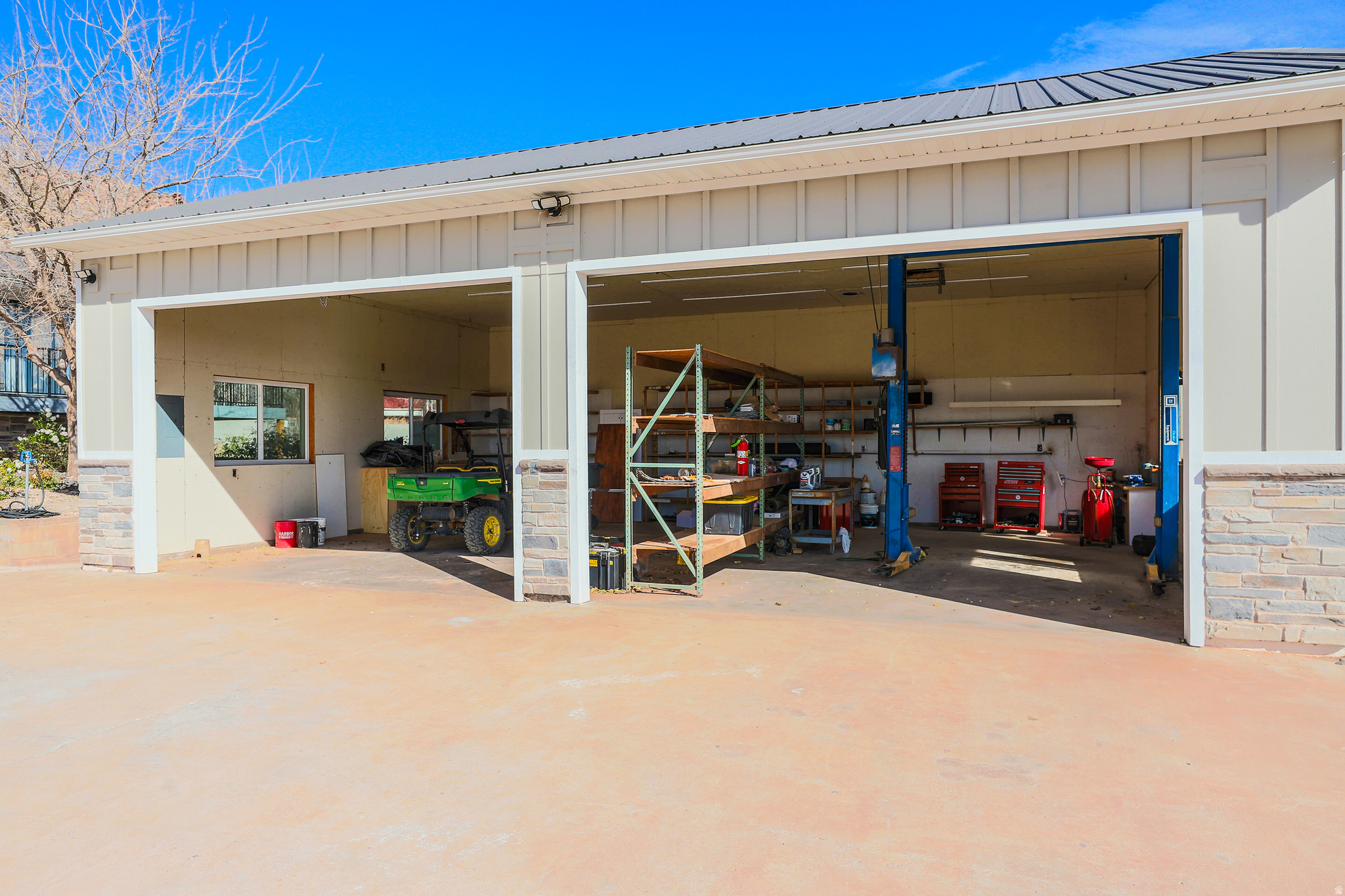 main property photo 13
