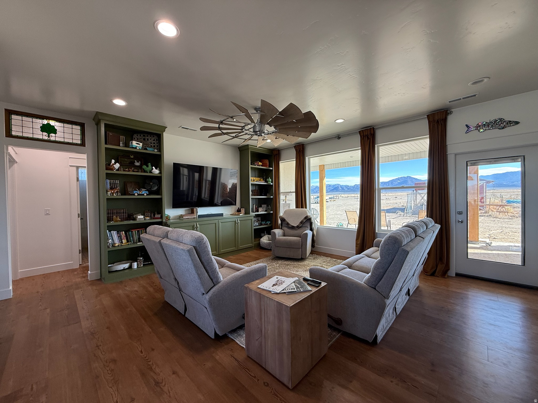 main property photo 12