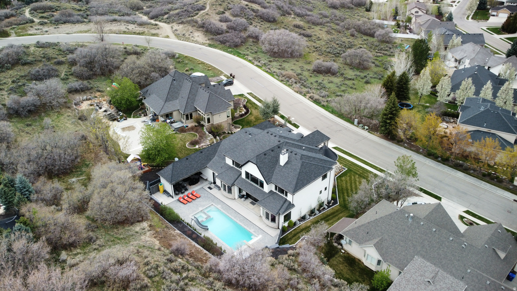 main property photo 18