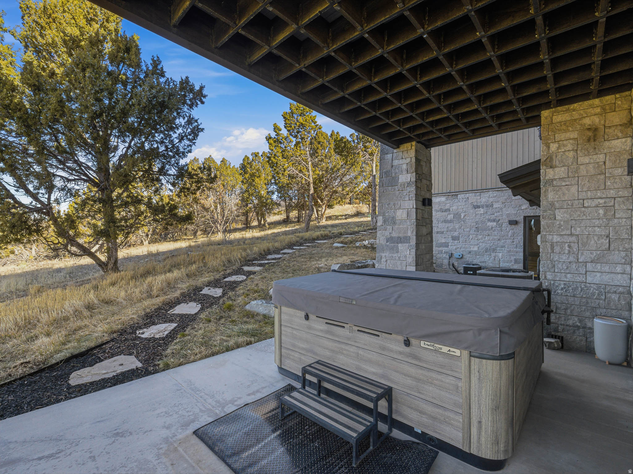main property photo 27