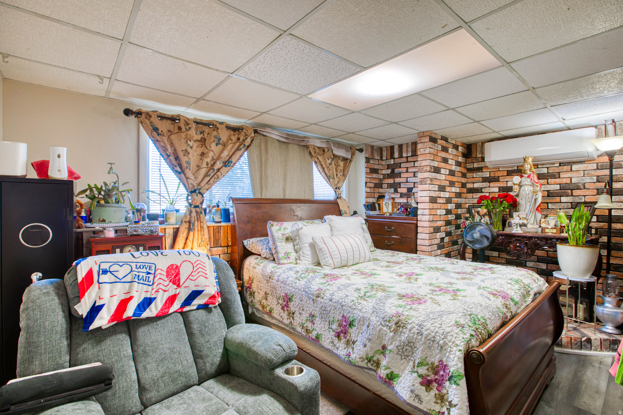 main property photo 28
