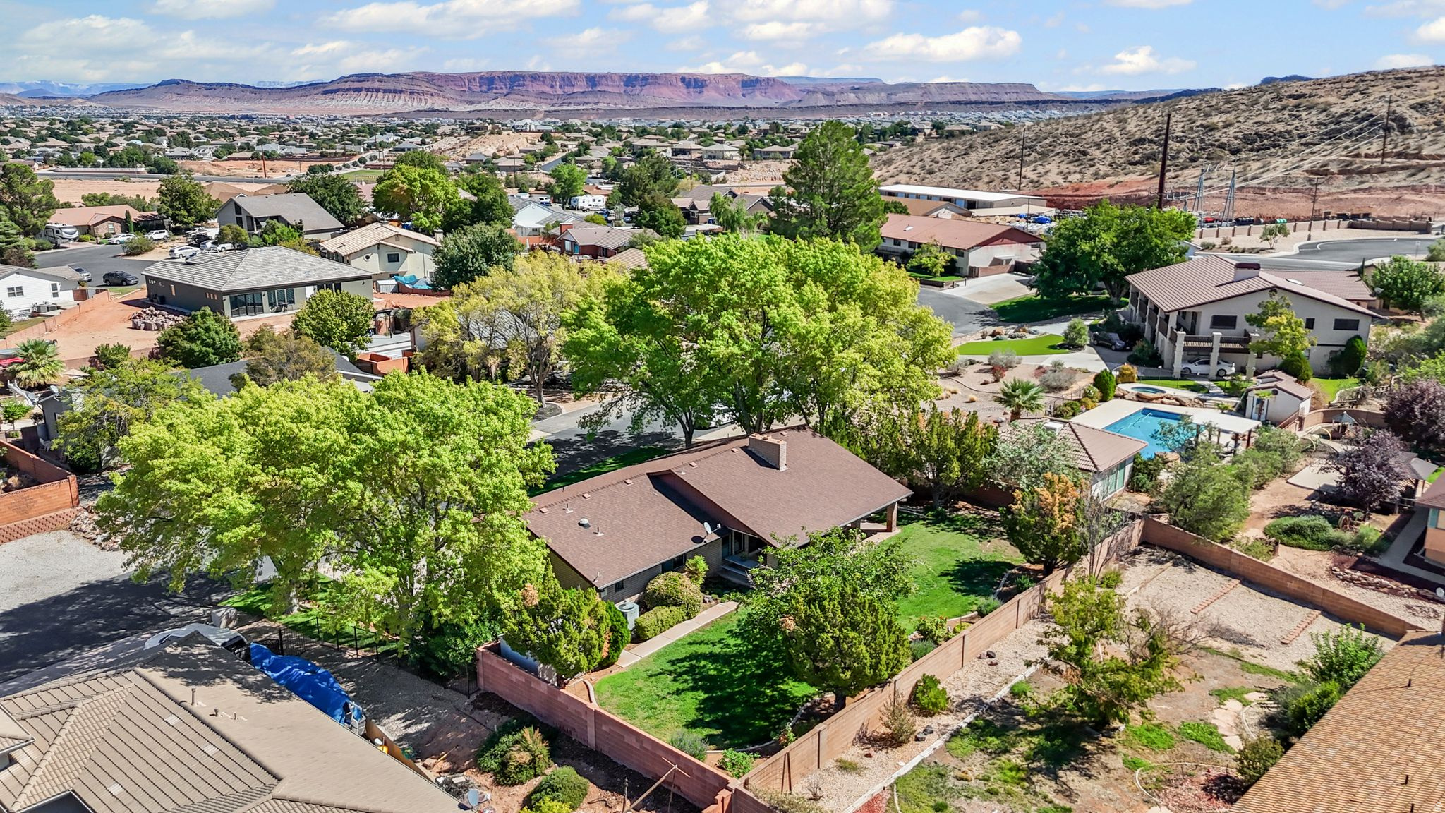 main property photo 14