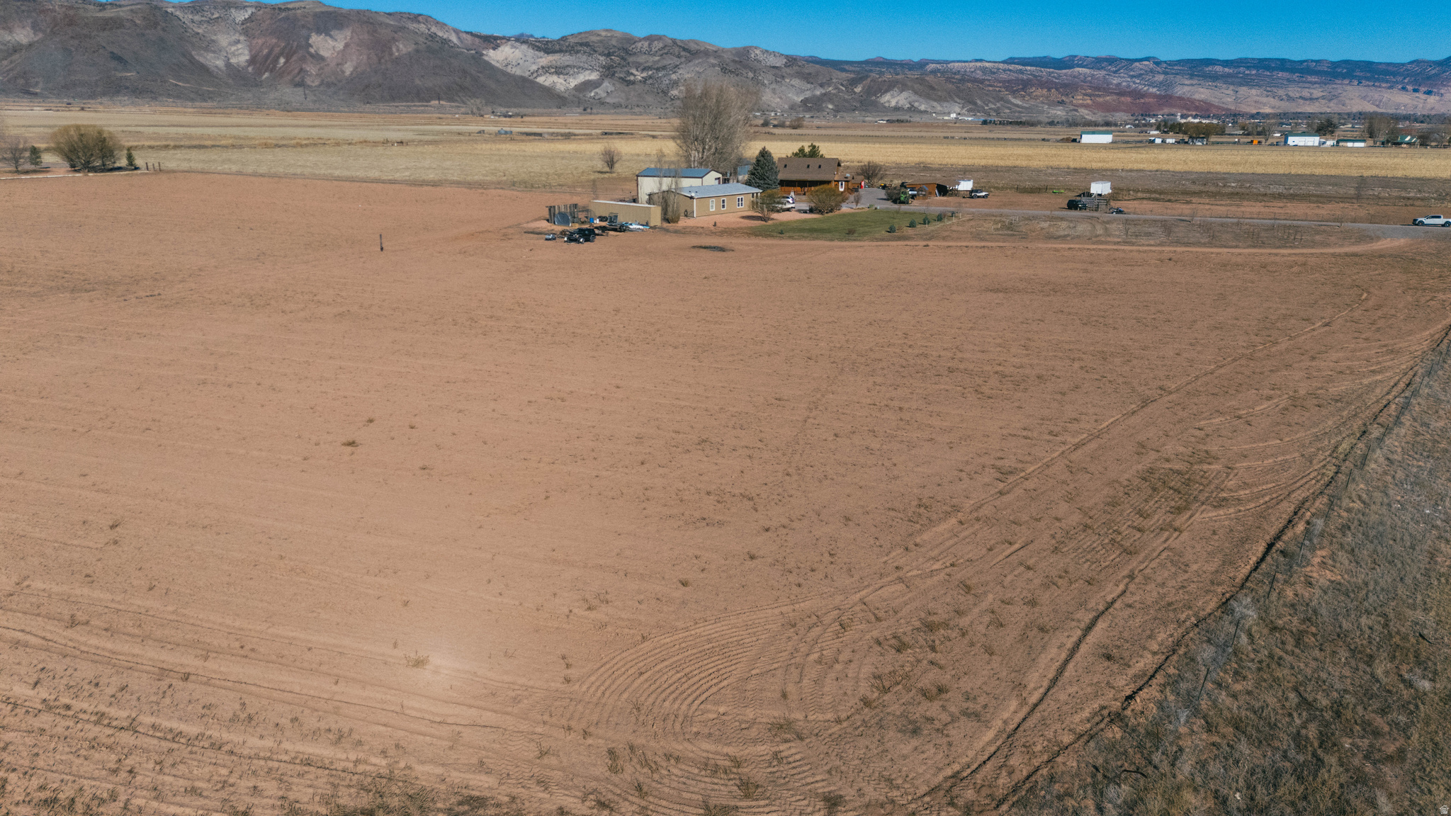 main property photo 13