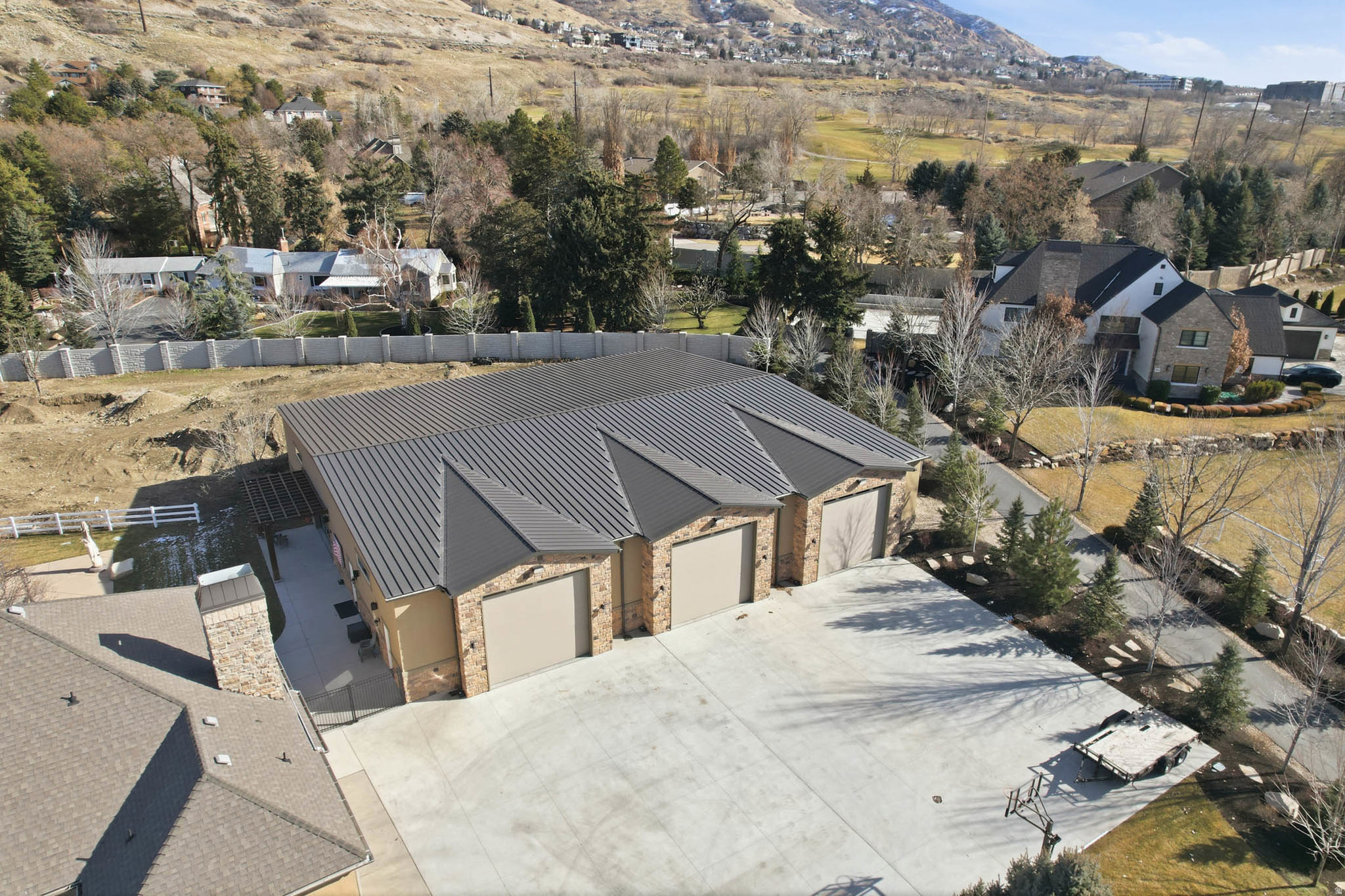 main property photo 123