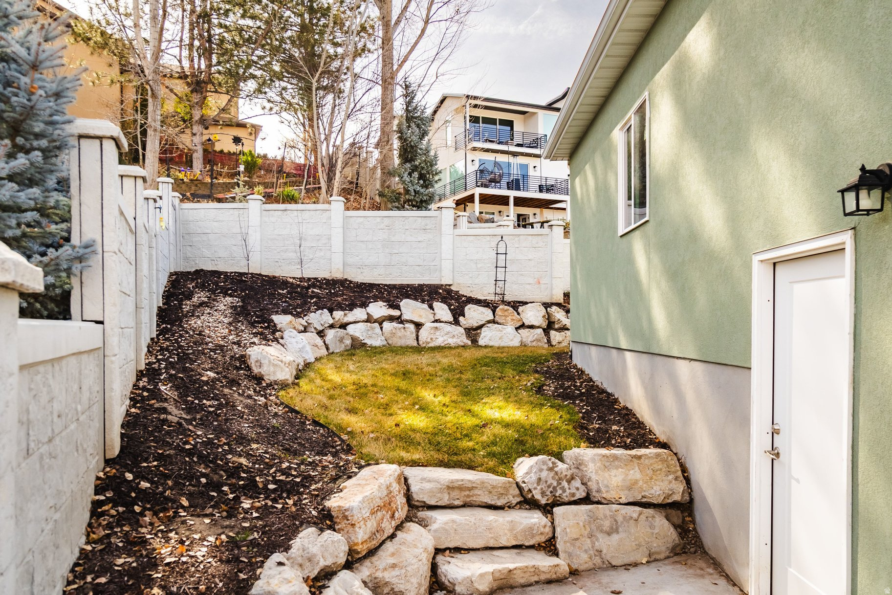 main property photo 16