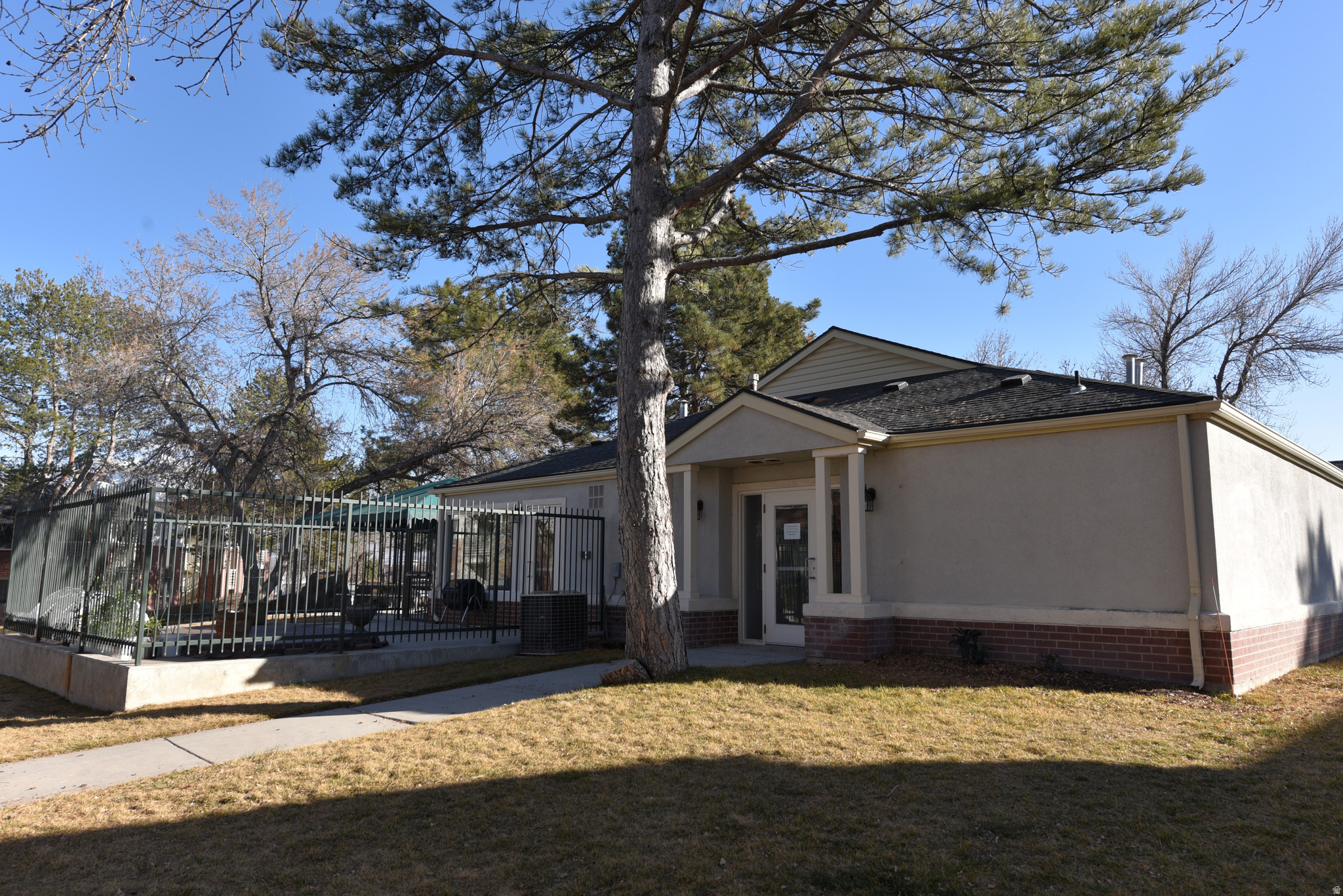 main property photo 21