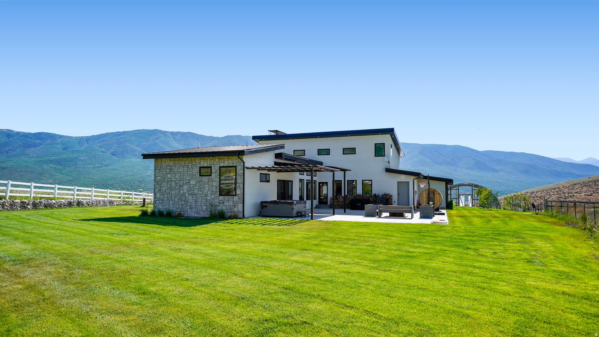 main property photo 45
