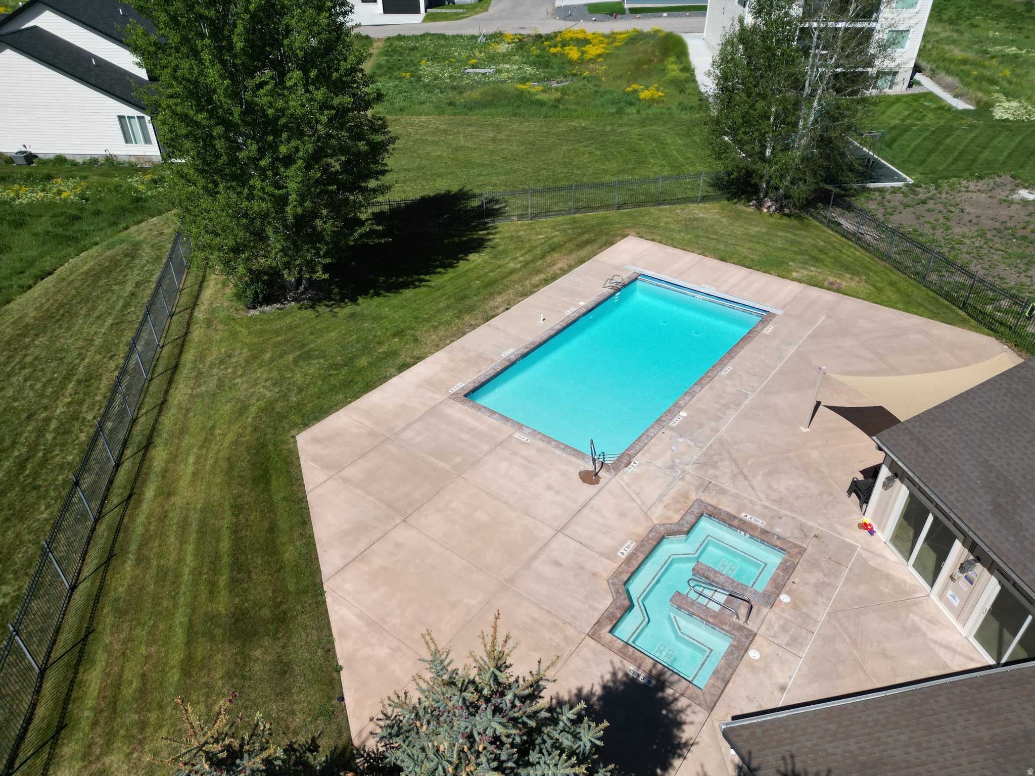 main property photo 19