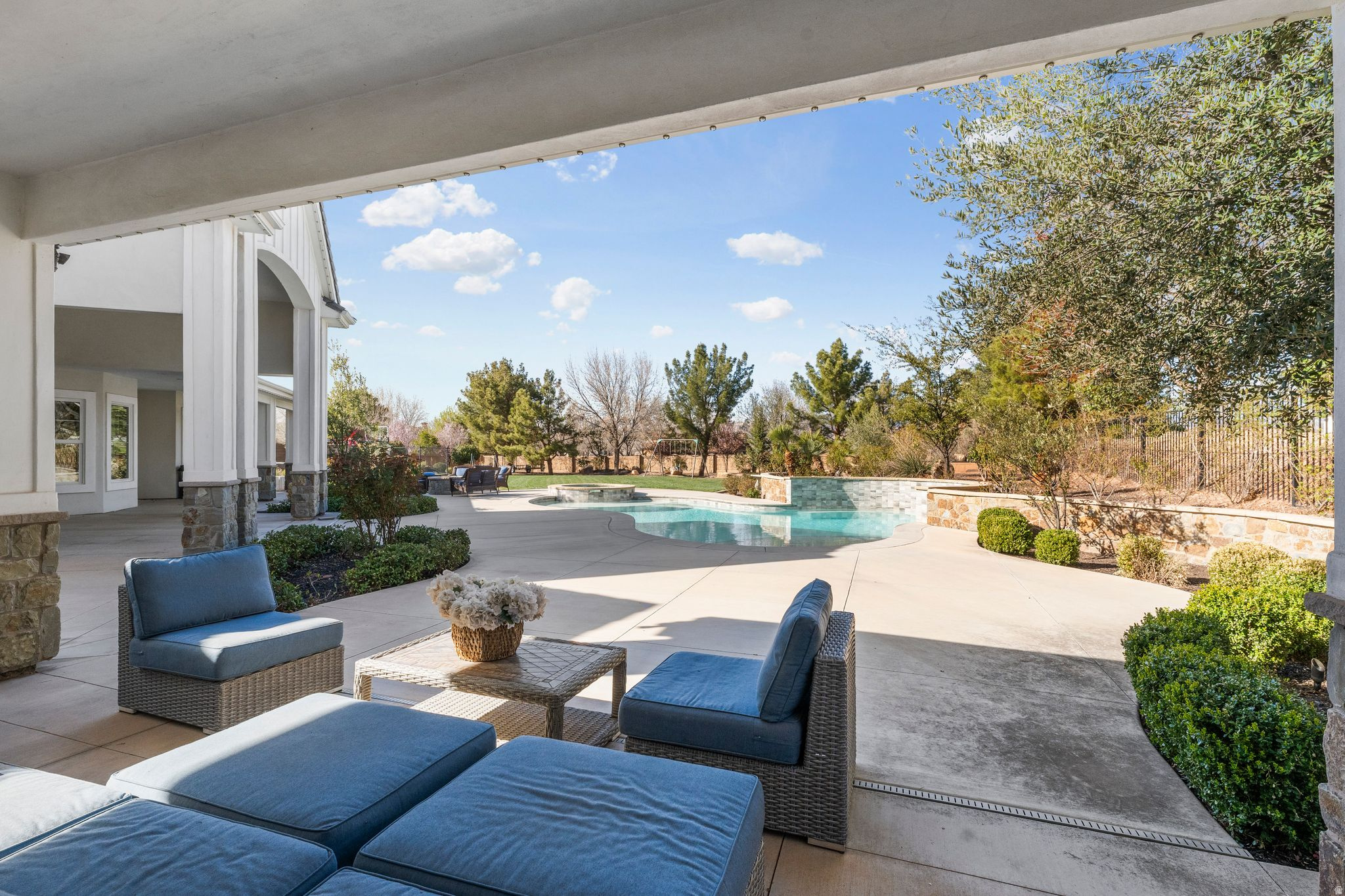 main property photo 8