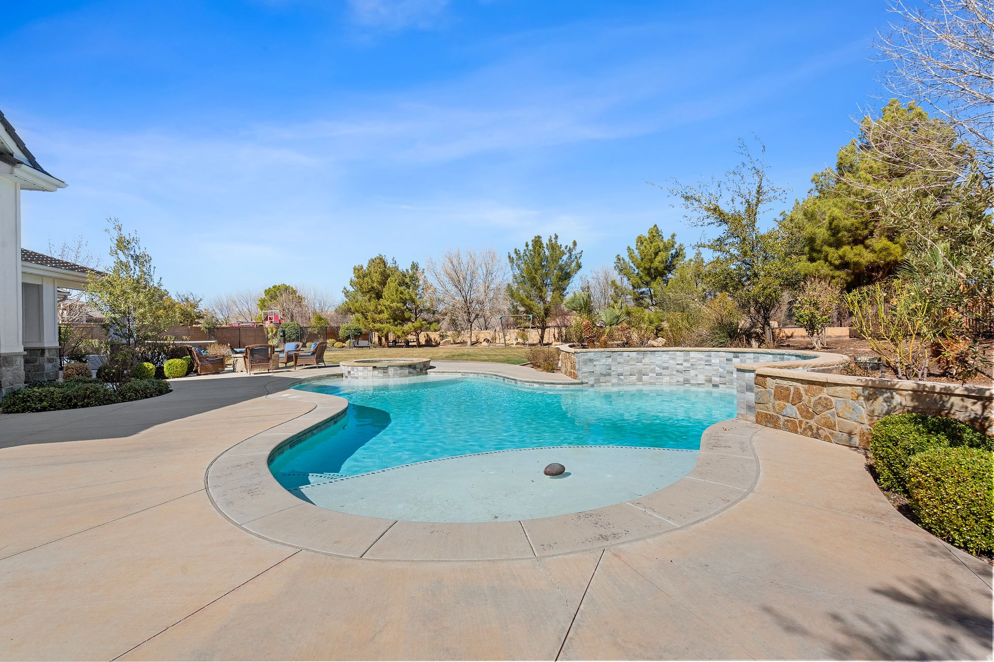 main property photo 89
