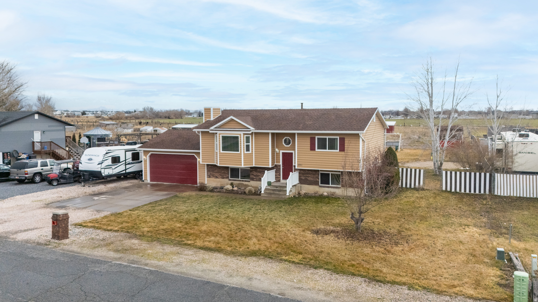main property photo 28