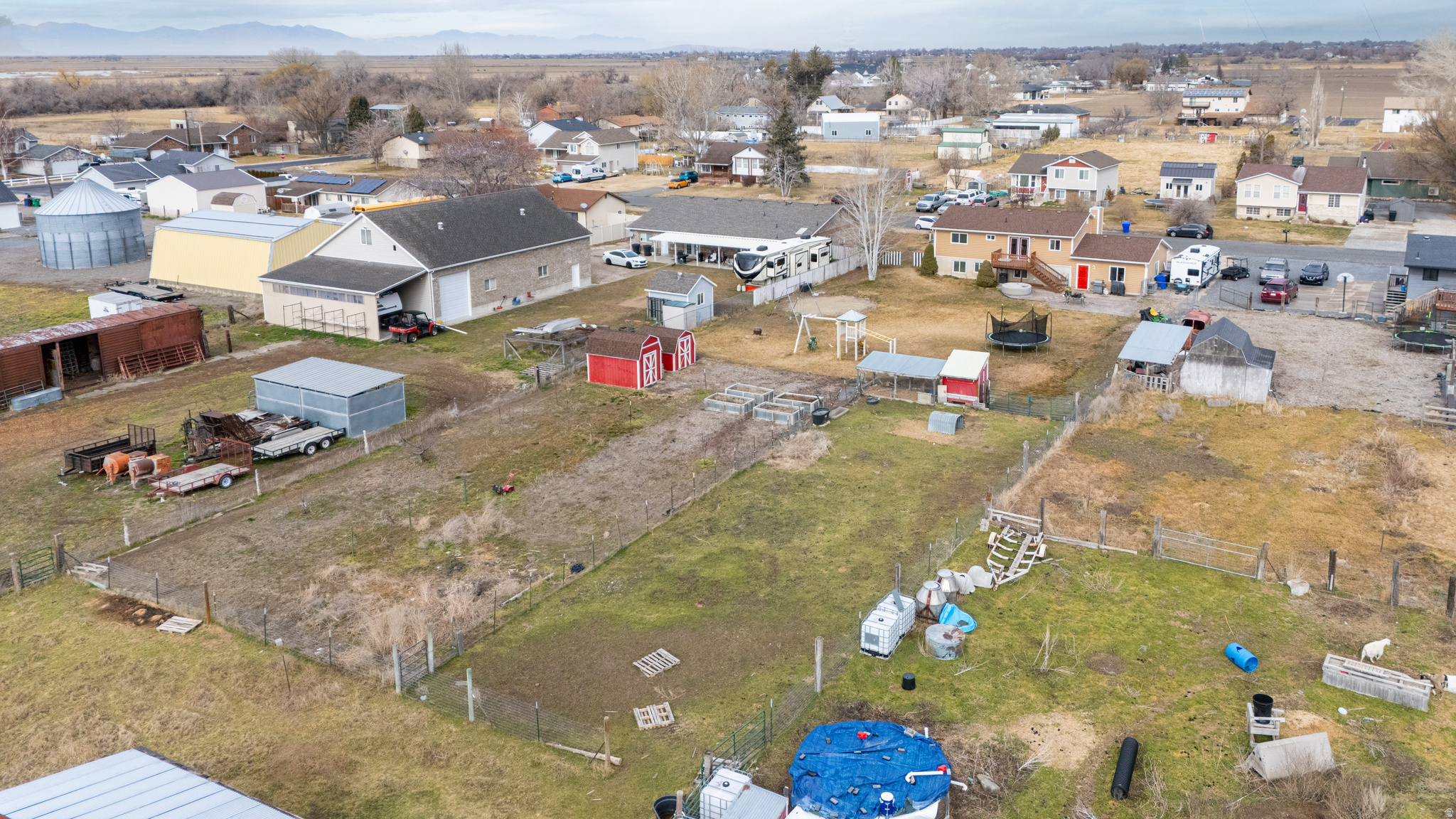 main property photo 36