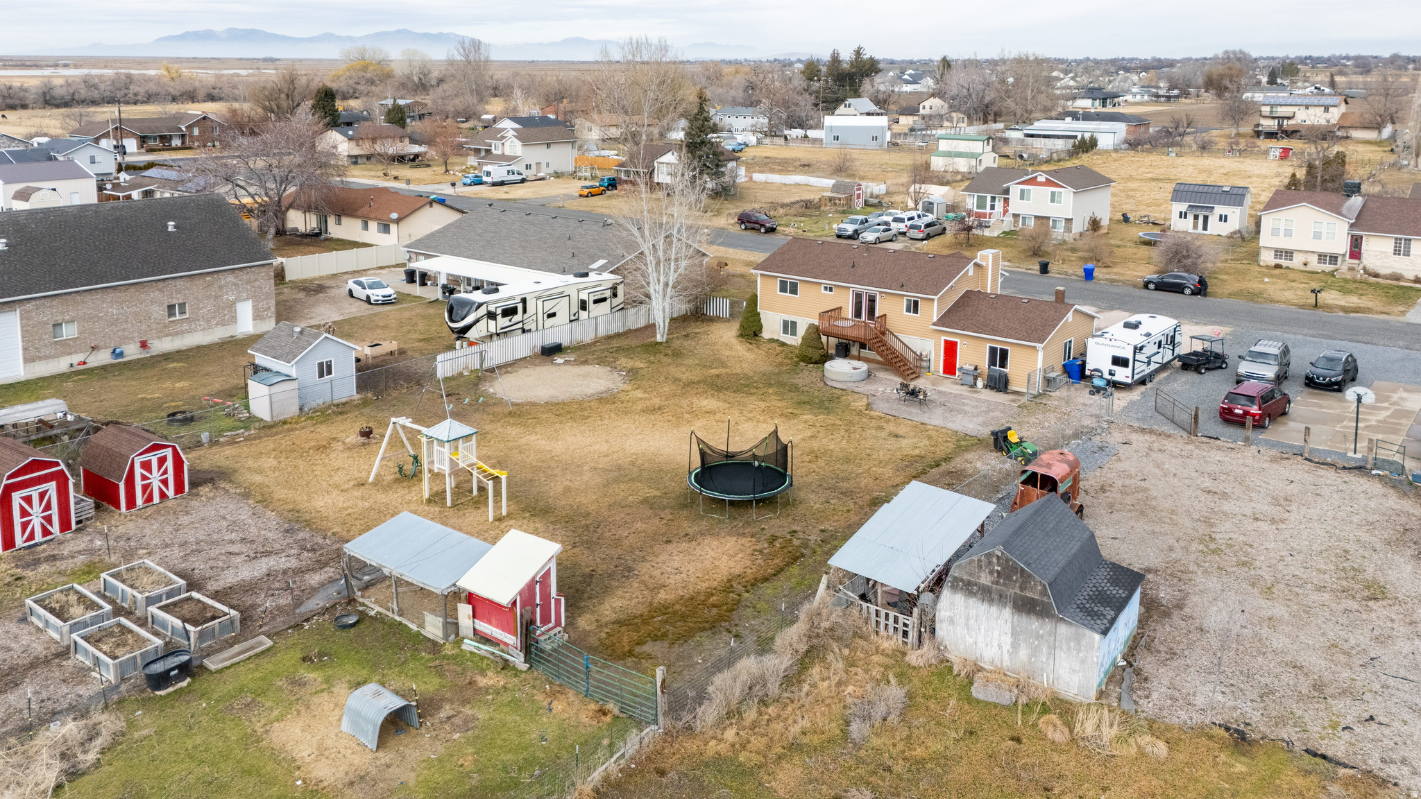 main property photo 37