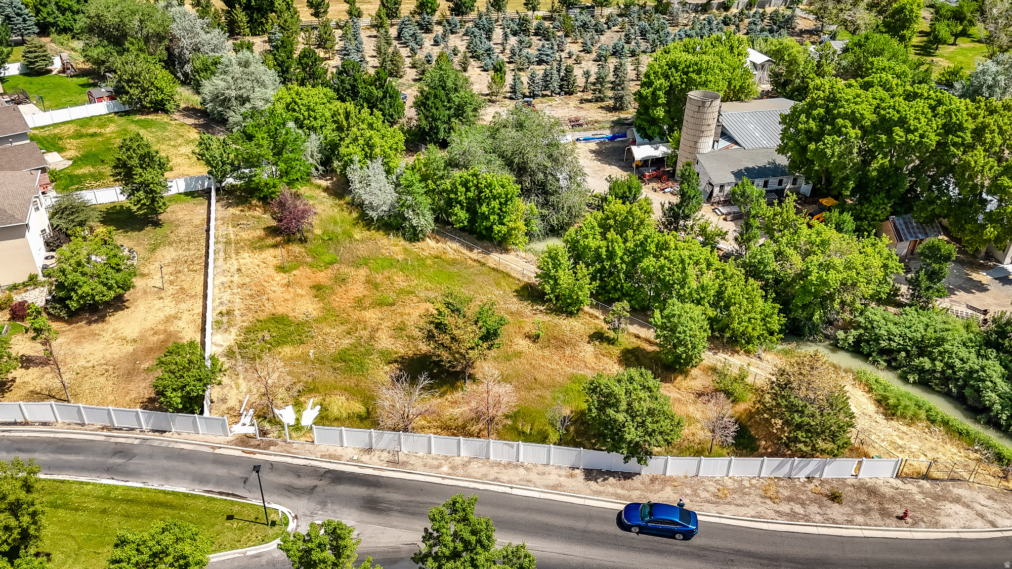 main property photo 12