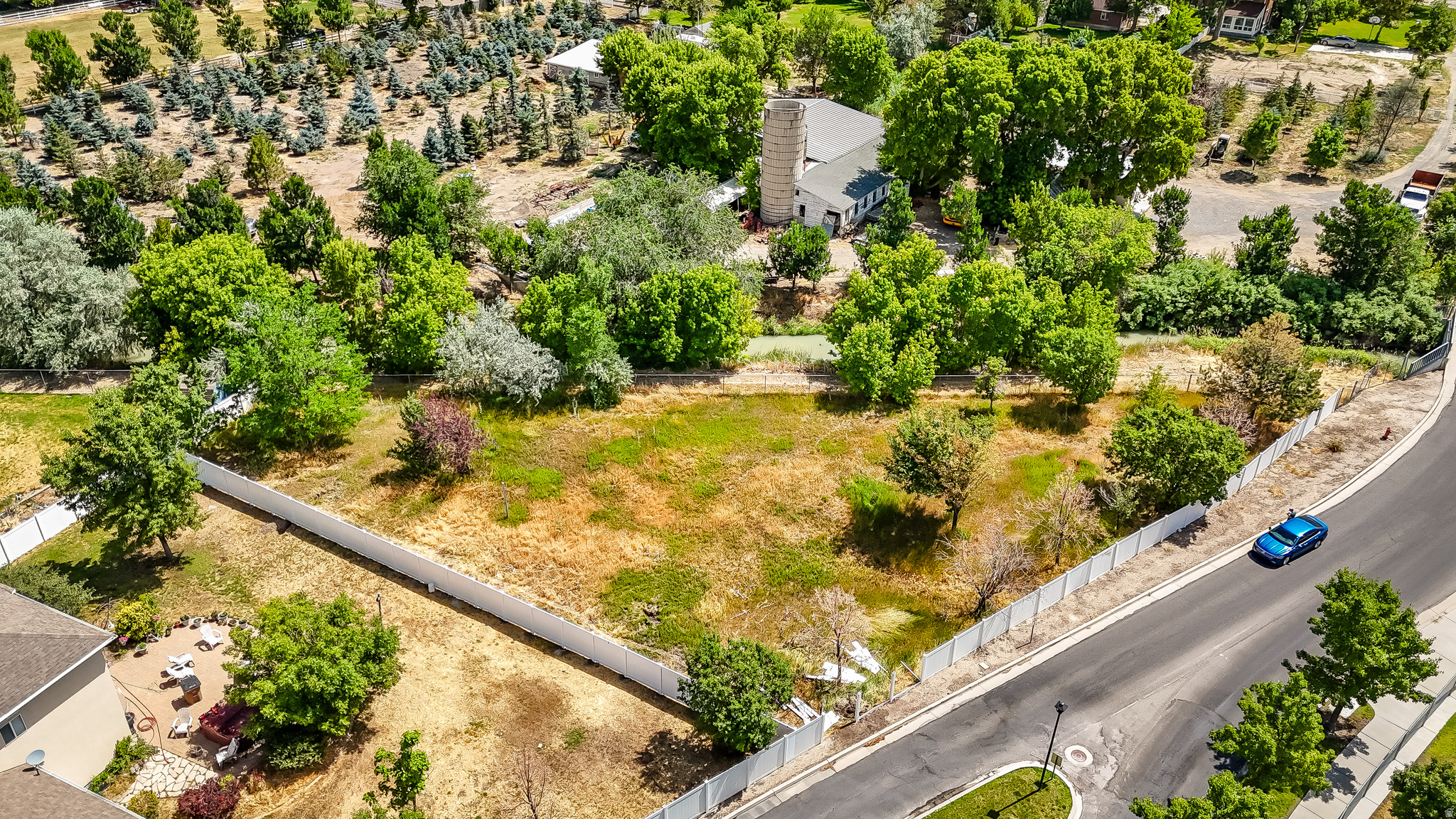 main property photo 15