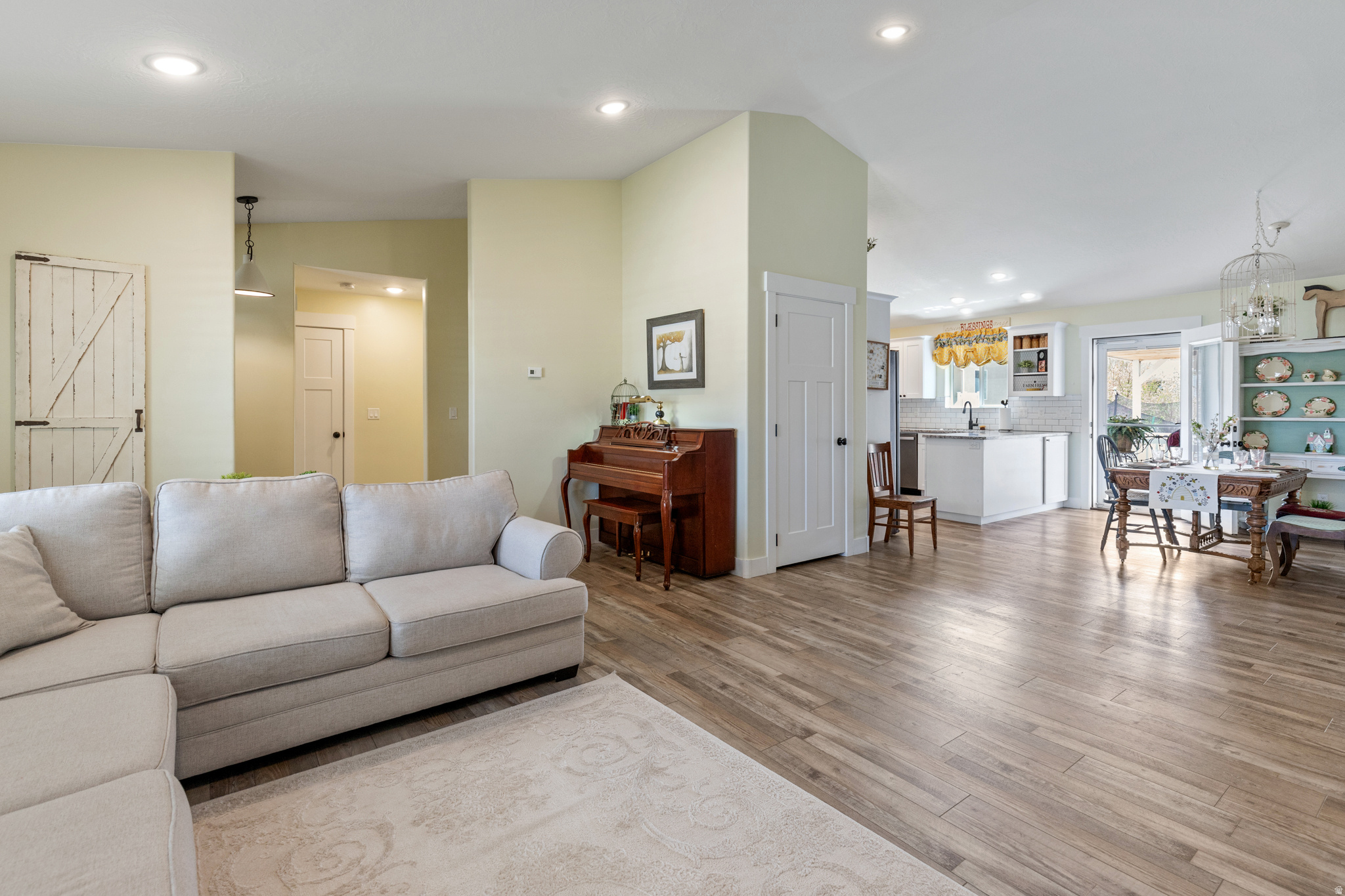 main property photo 8