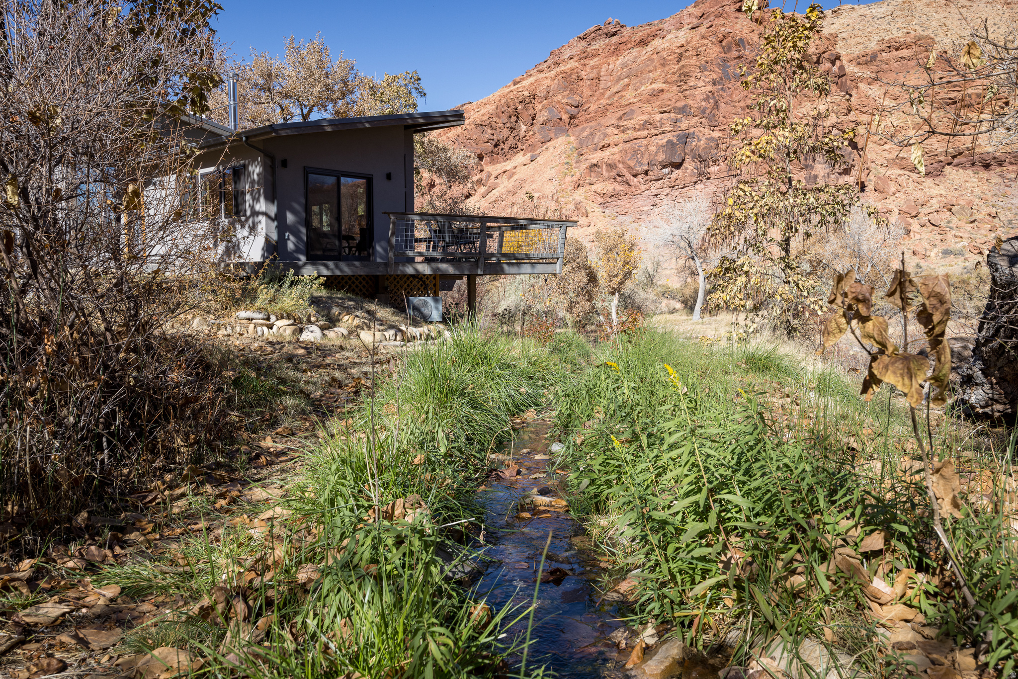 main property photo 28