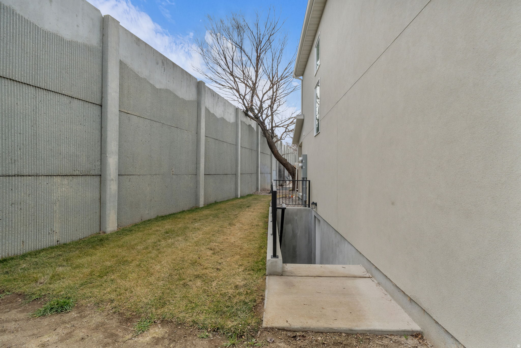 main property photo 28