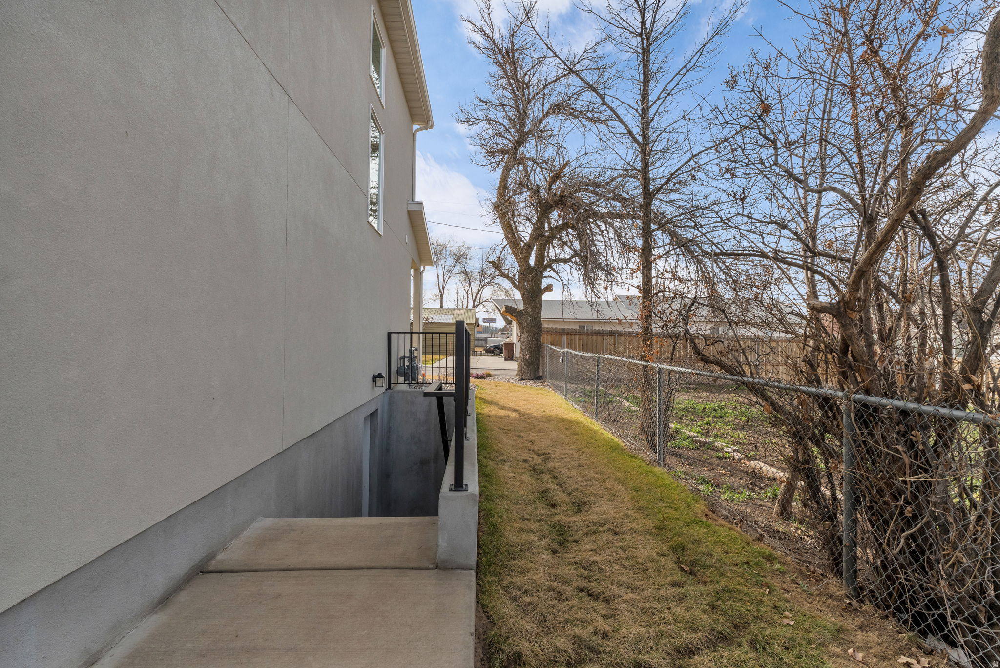 main property photo 33