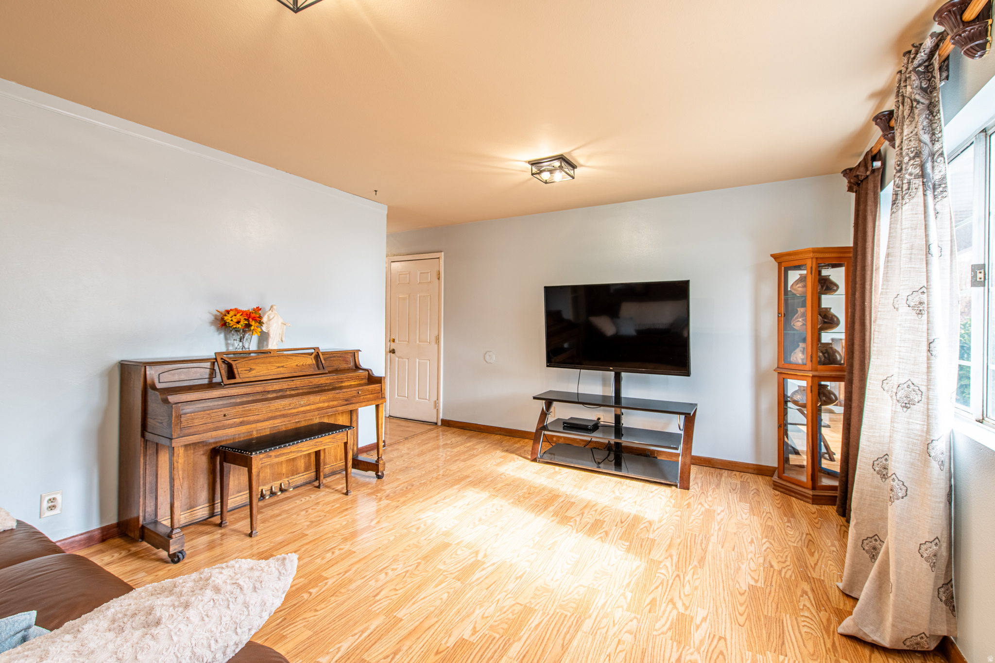 main property photo 9