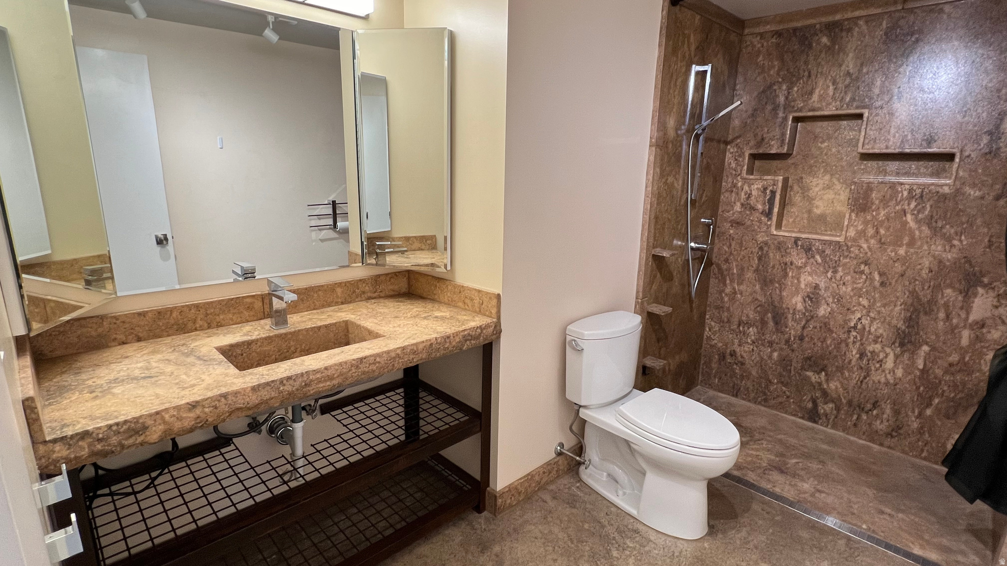 main property photo 37